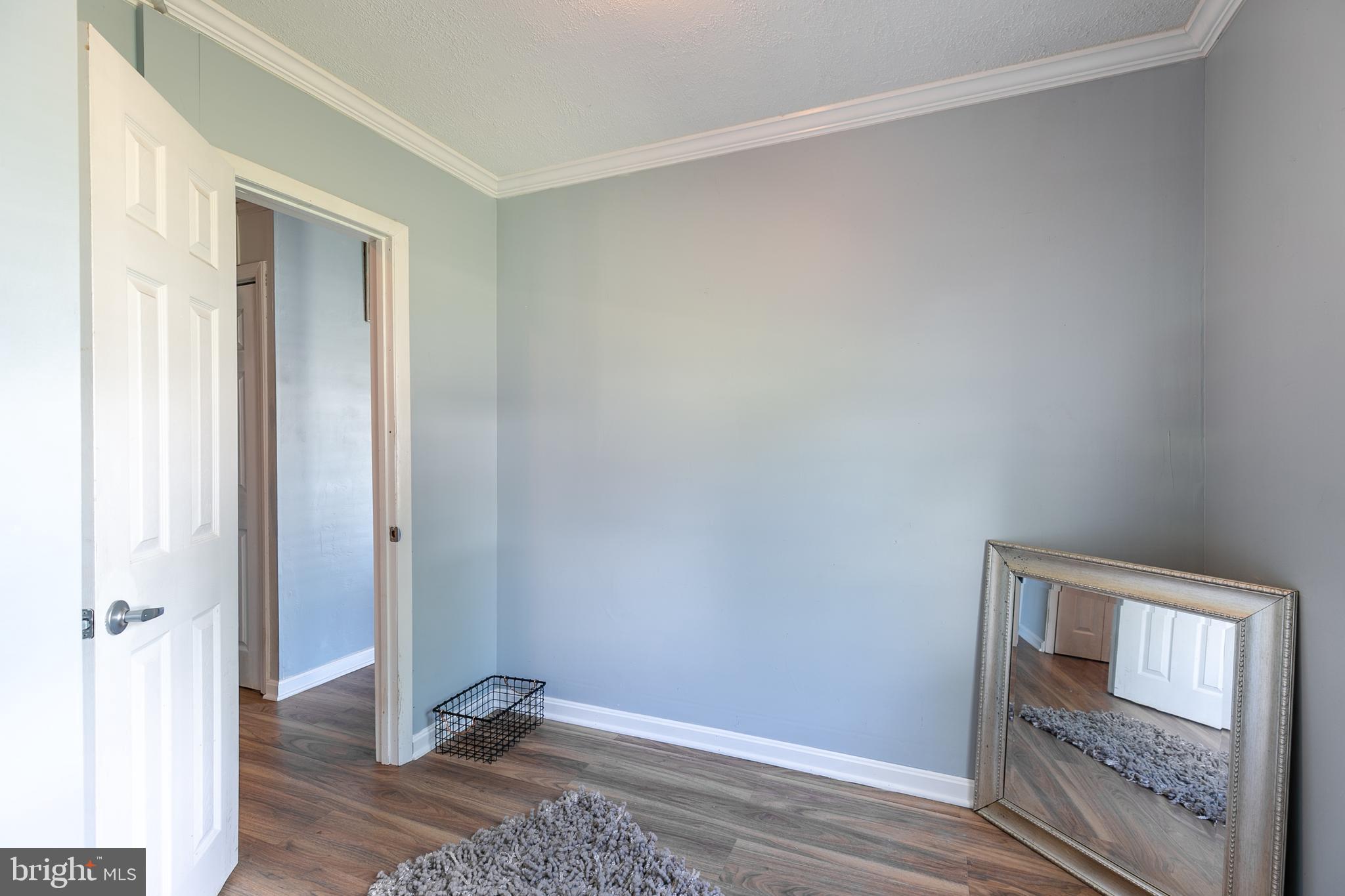 COUNTRY CLUB MANOR - Residential