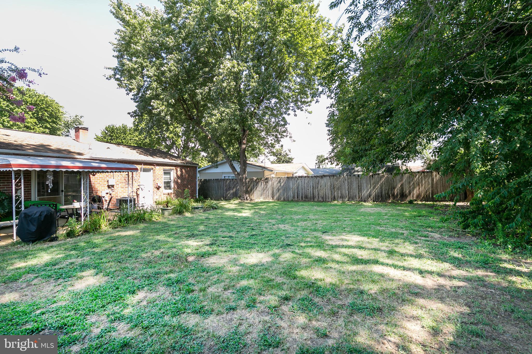 COUNTRY CLUB MANOR - Residential