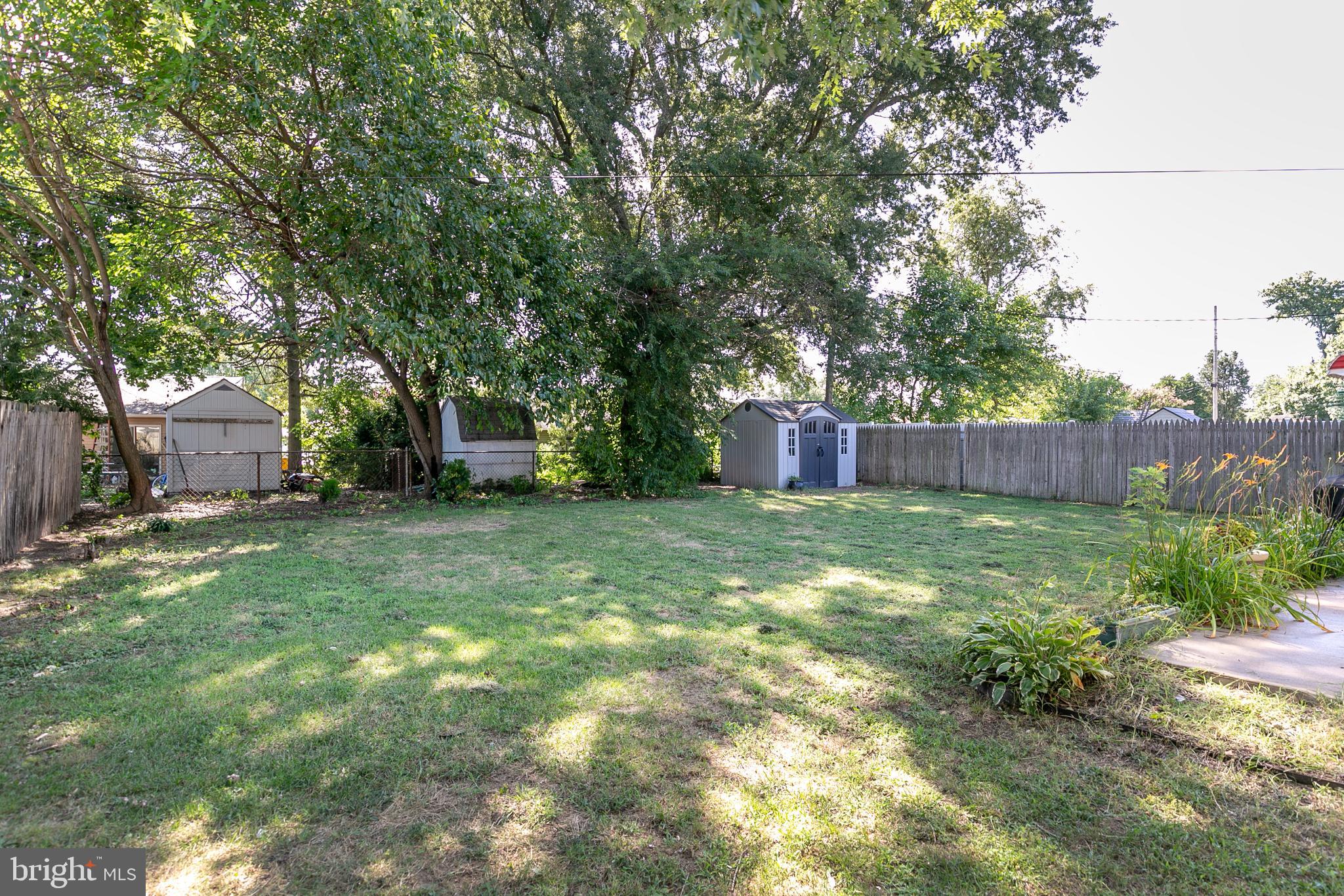 COUNTRY CLUB MANOR - Residential