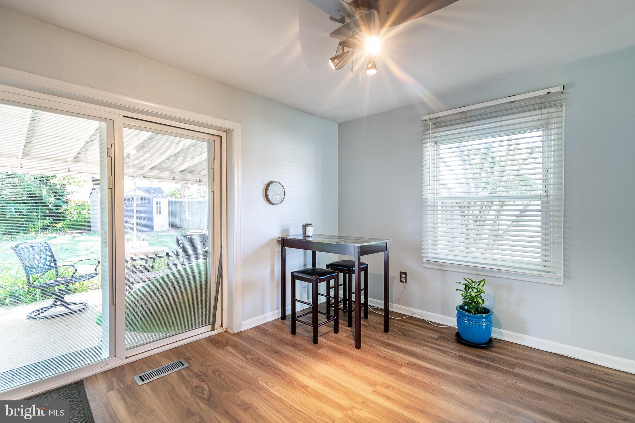 COUNTRY CLUB MANOR - Residential