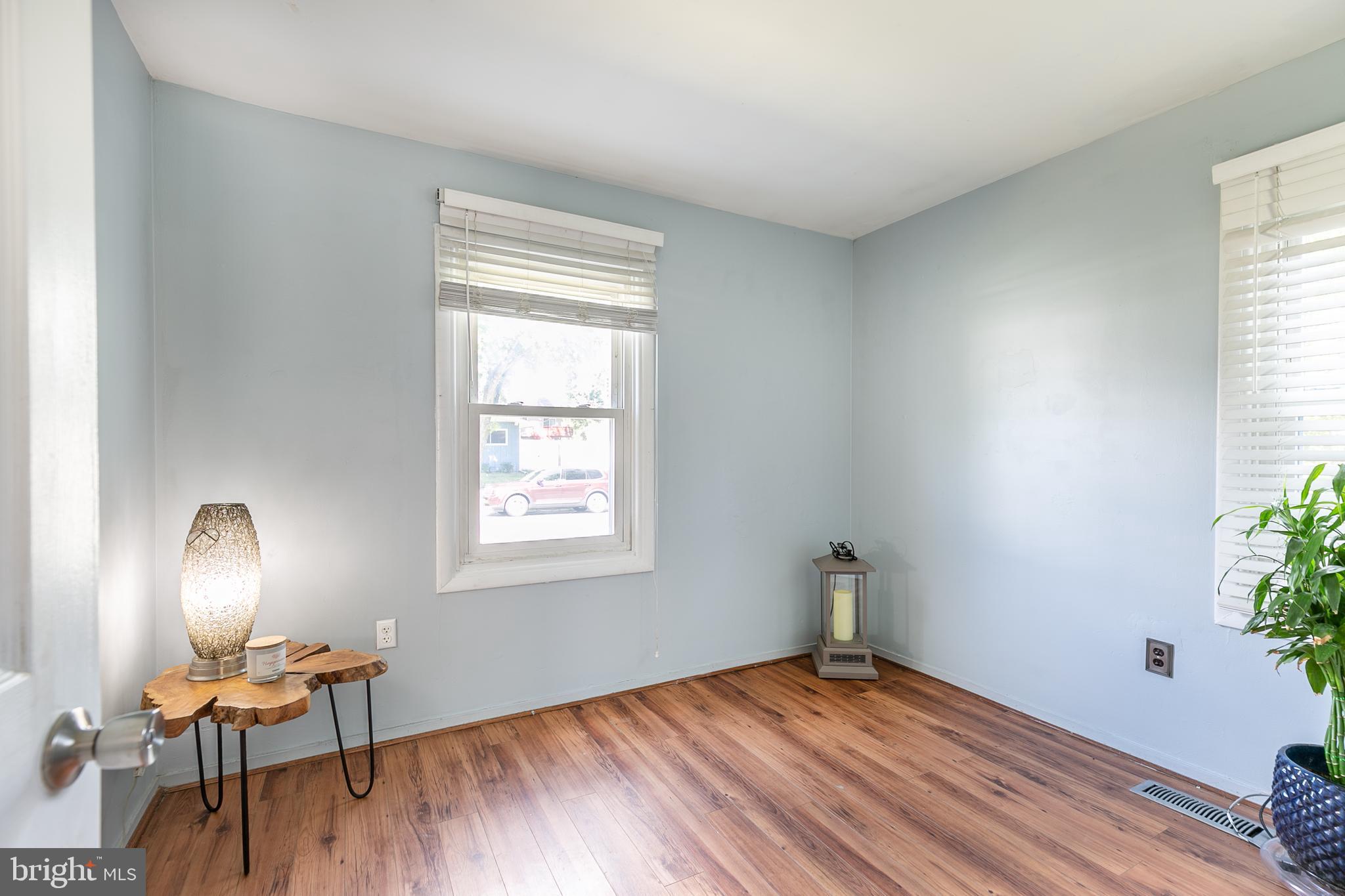 COUNTRY CLUB MANOR - Residential