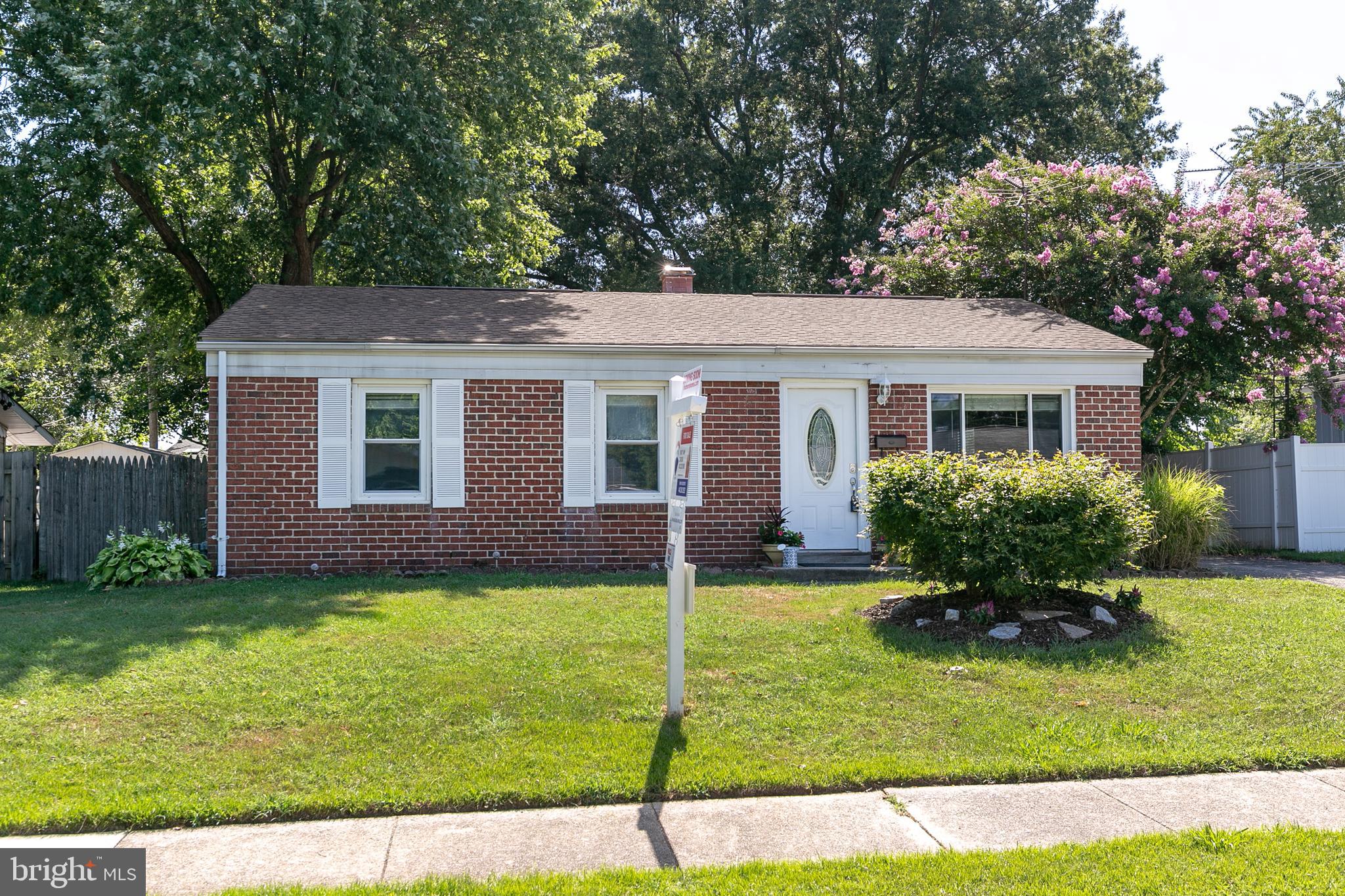 COUNTRY CLUB MANOR - Residential