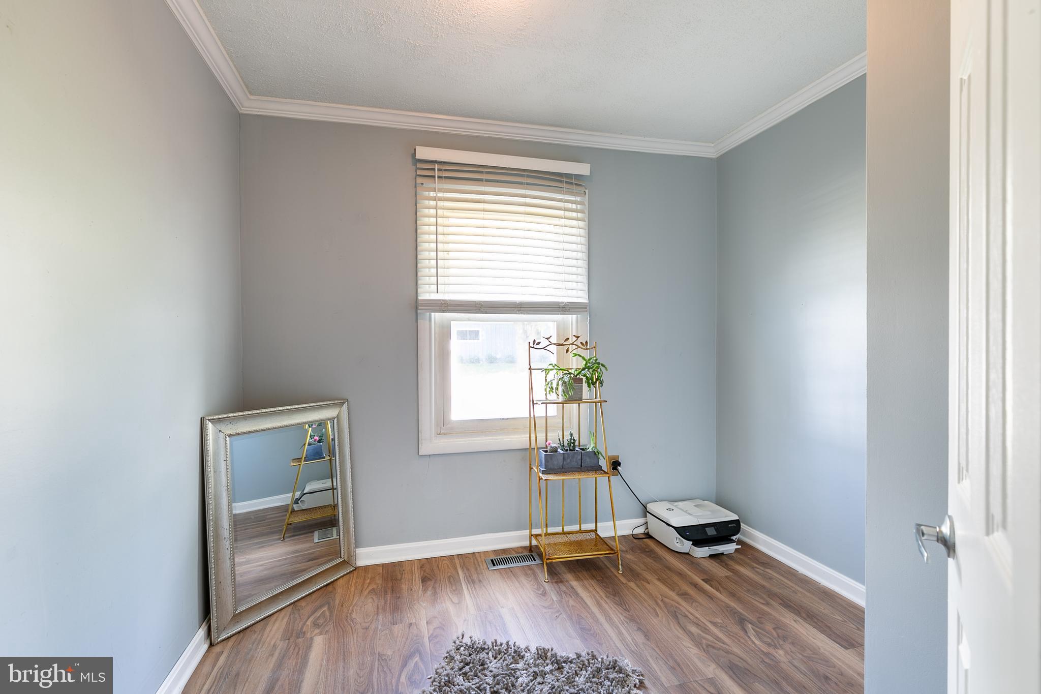 COUNTRY CLUB MANOR - Residential