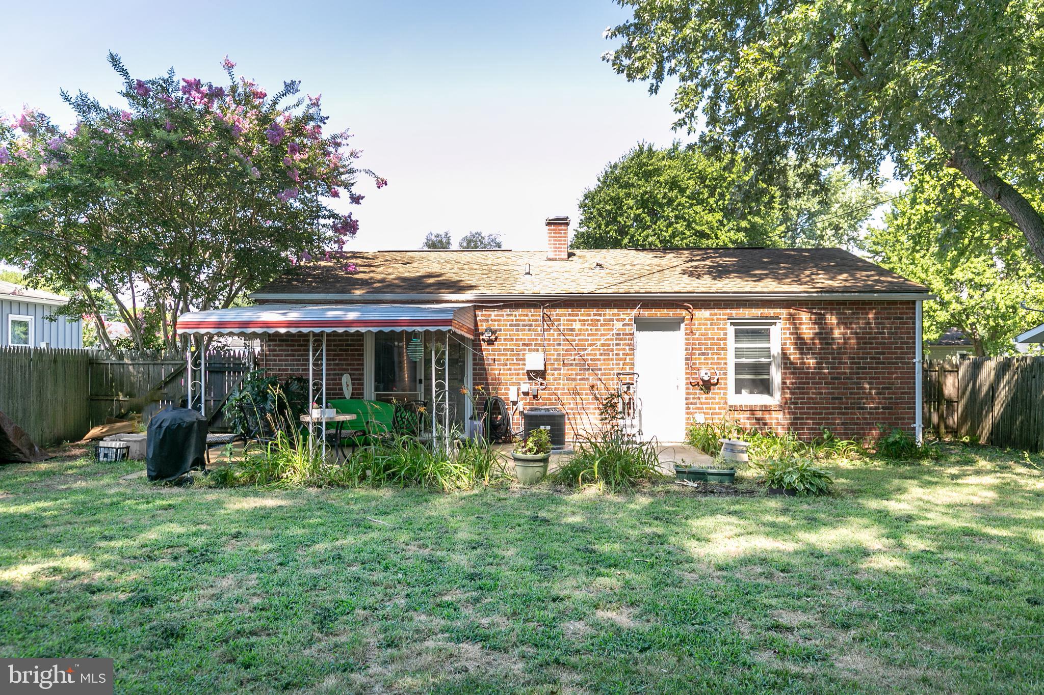 COUNTRY CLUB MANOR - Residential