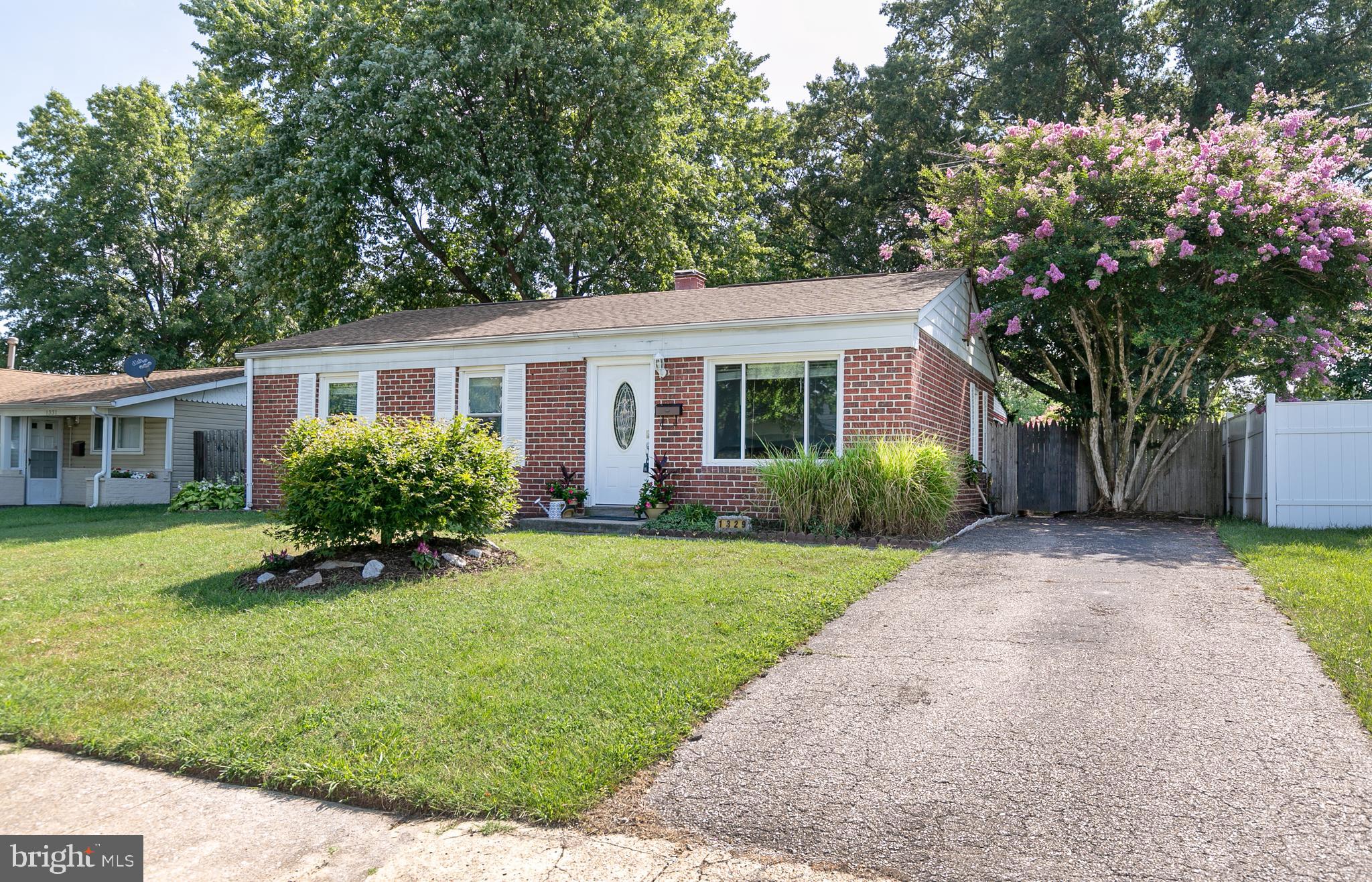 COUNTRY CLUB MANOR - Residential