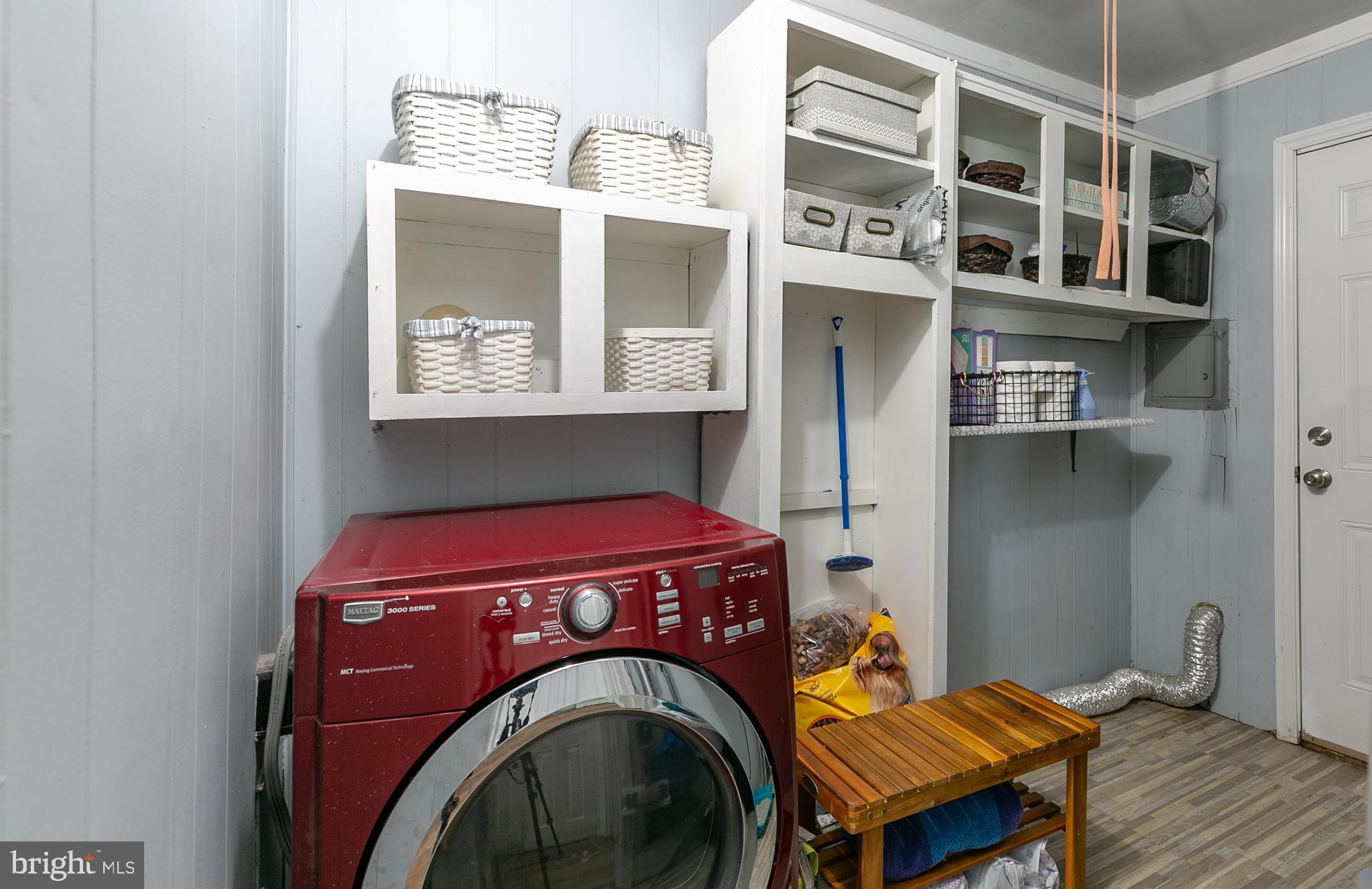 COUNTRY CLUB MANOR - Residential