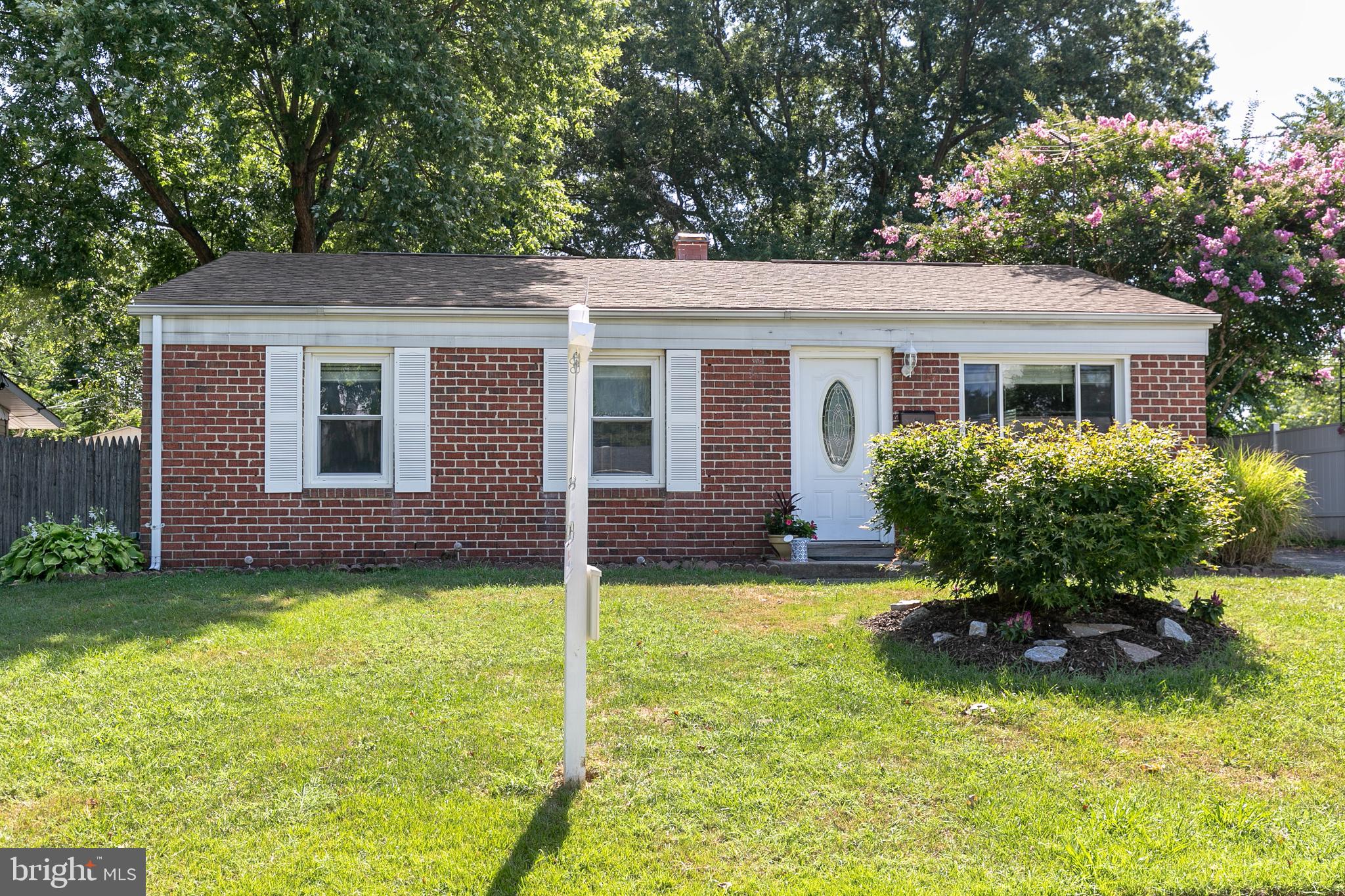 COUNTRY CLUB MANOR - Residential