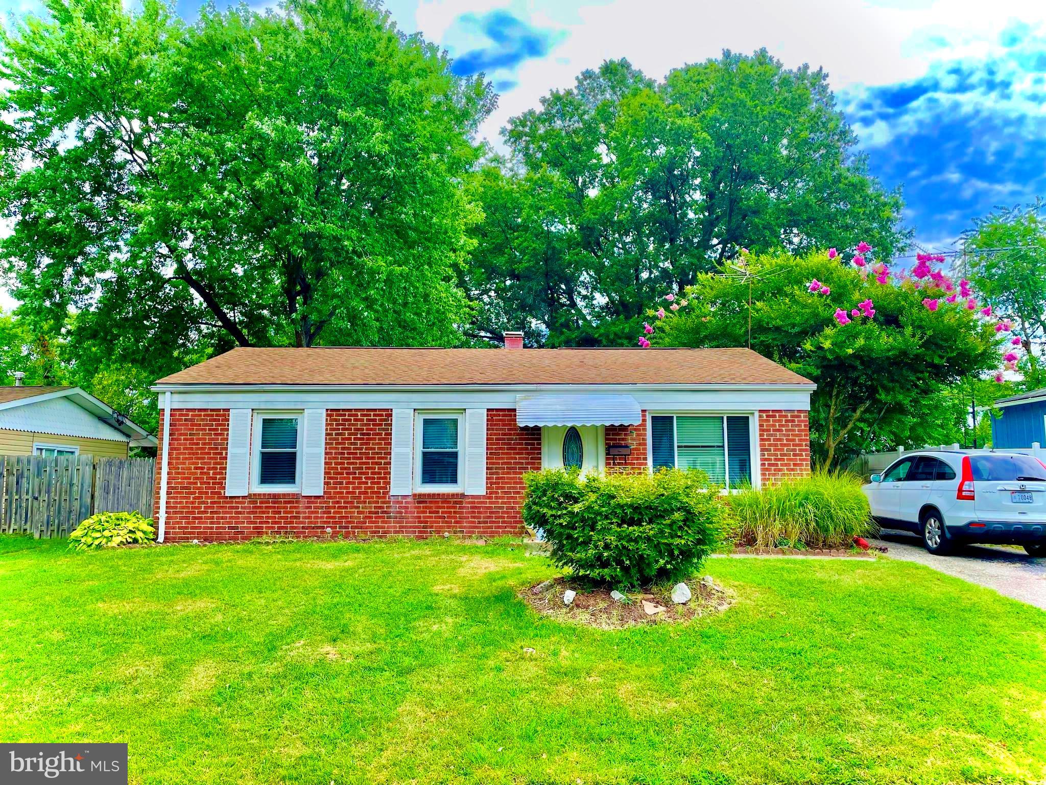 COUNTRY CLUB MANOR - Residential