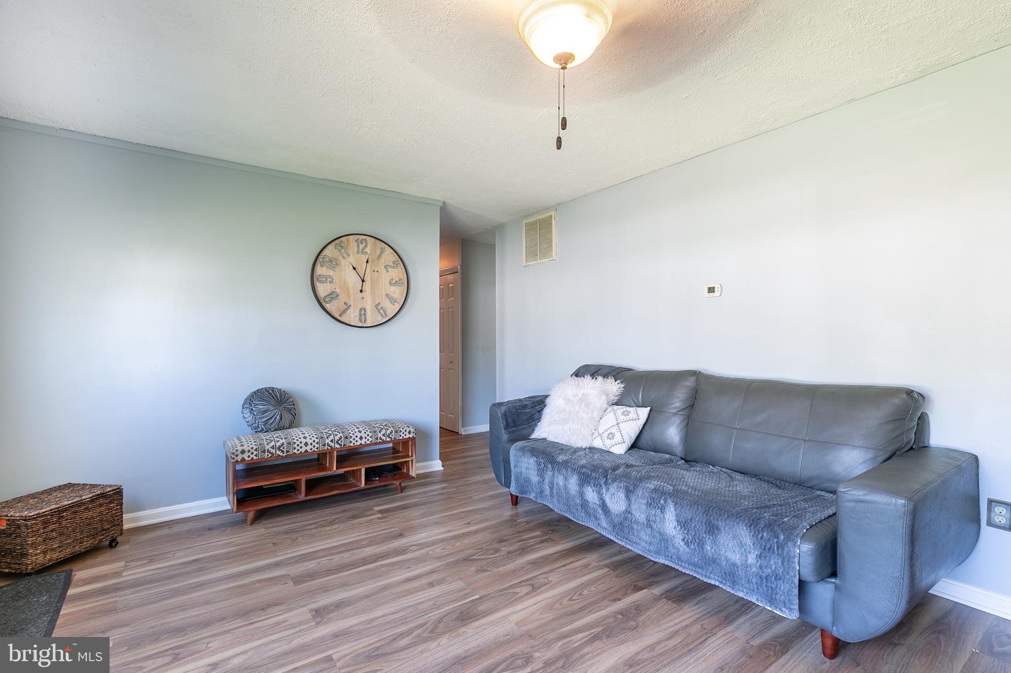 COUNTRY CLUB MANOR - Residential