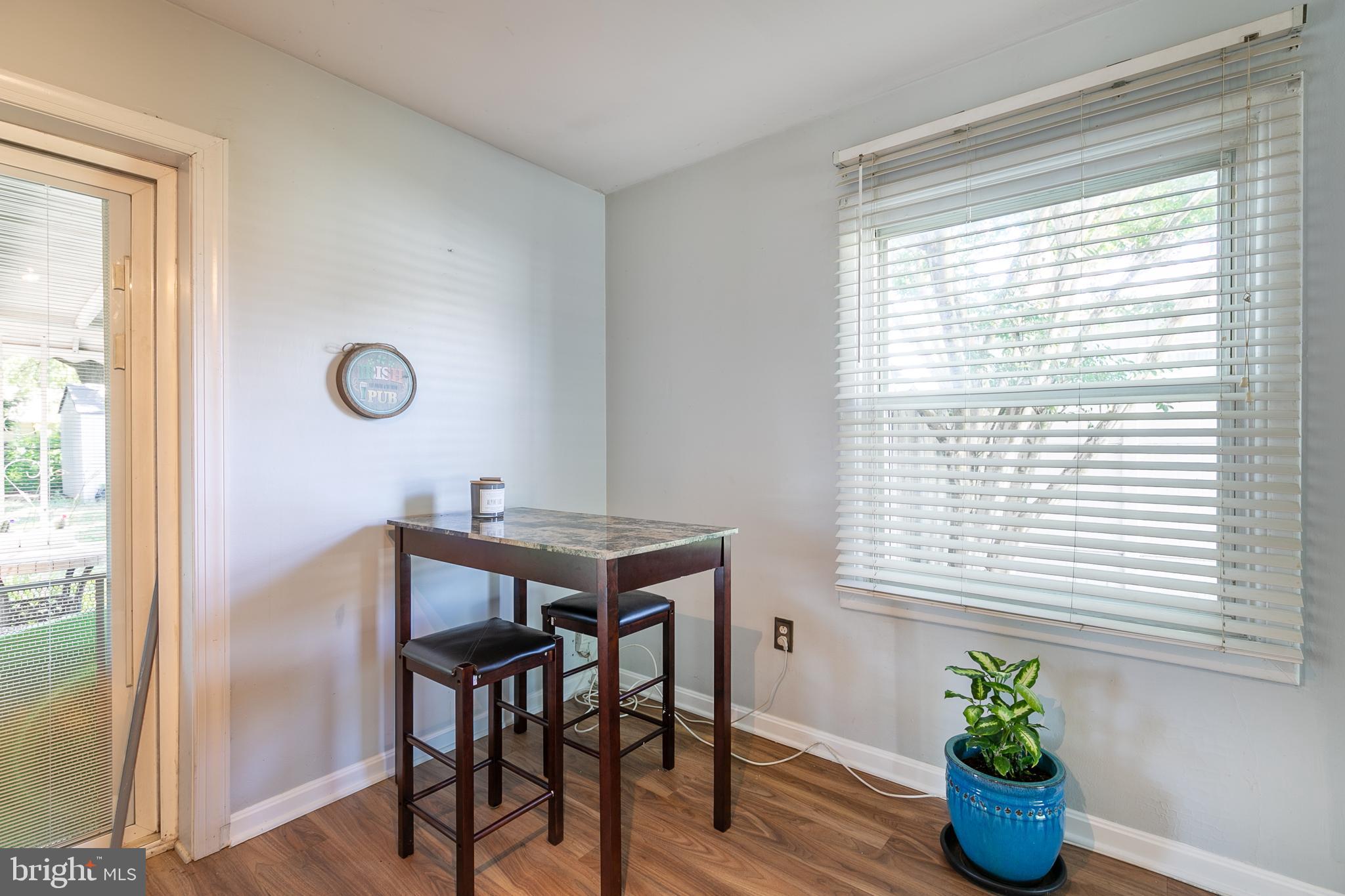 COUNTRY CLUB MANOR - Residential