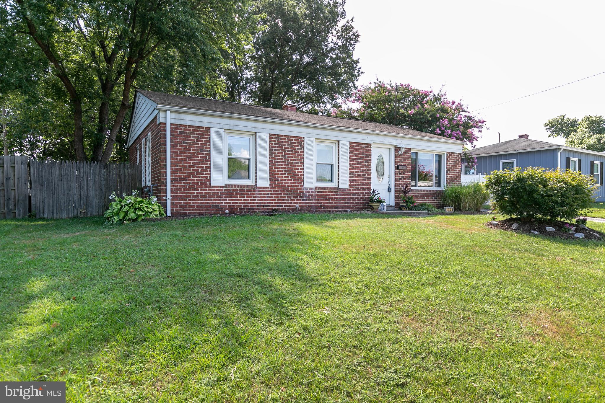 COUNTRY CLUB MANOR - Residential