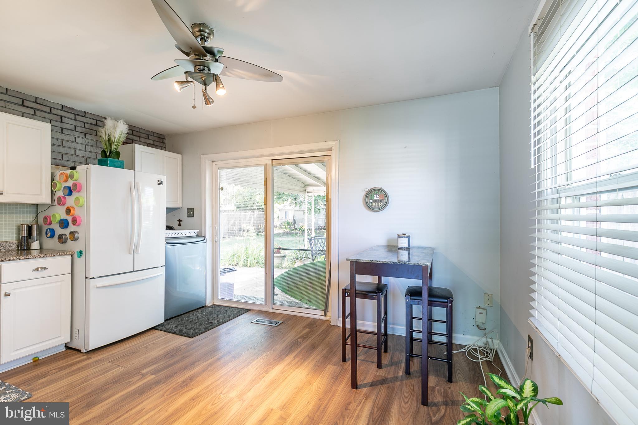 COUNTRY CLUB MANOR - Residential