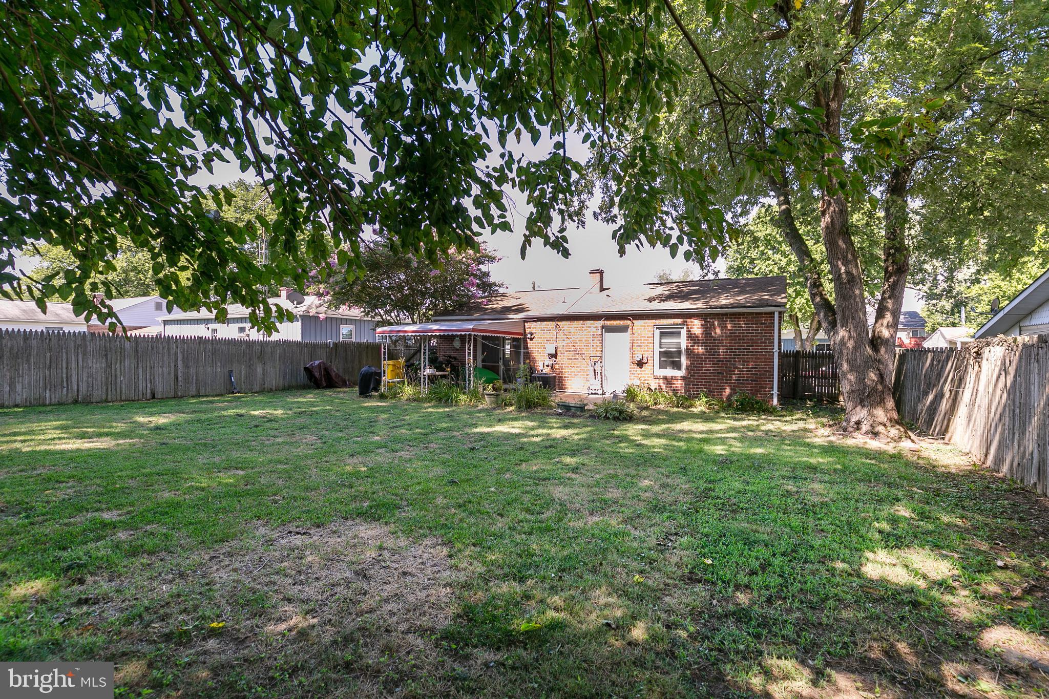 COUNTRY CLUB MANOR - Residential