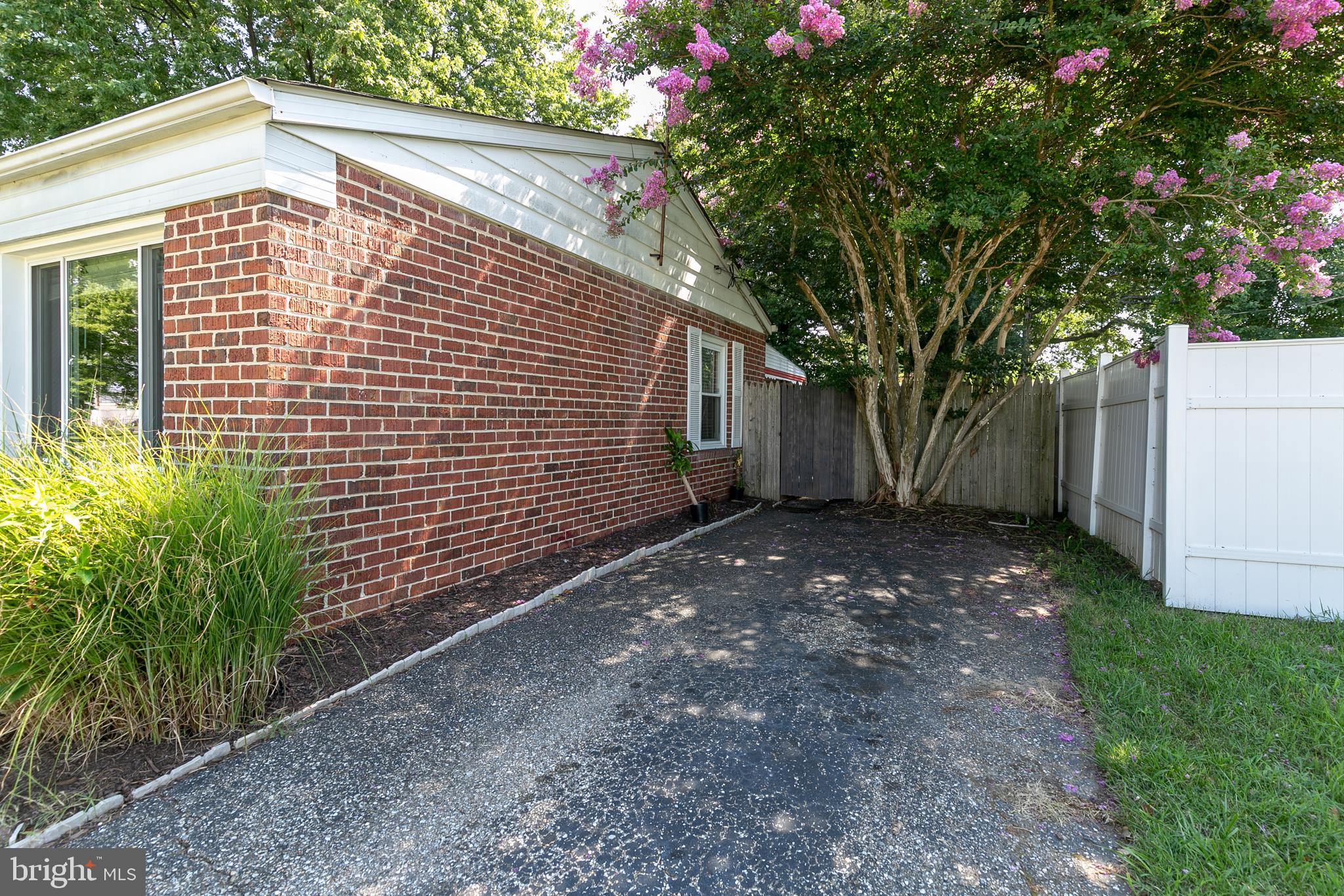 COUNTRY CLUB MANOR - Residential