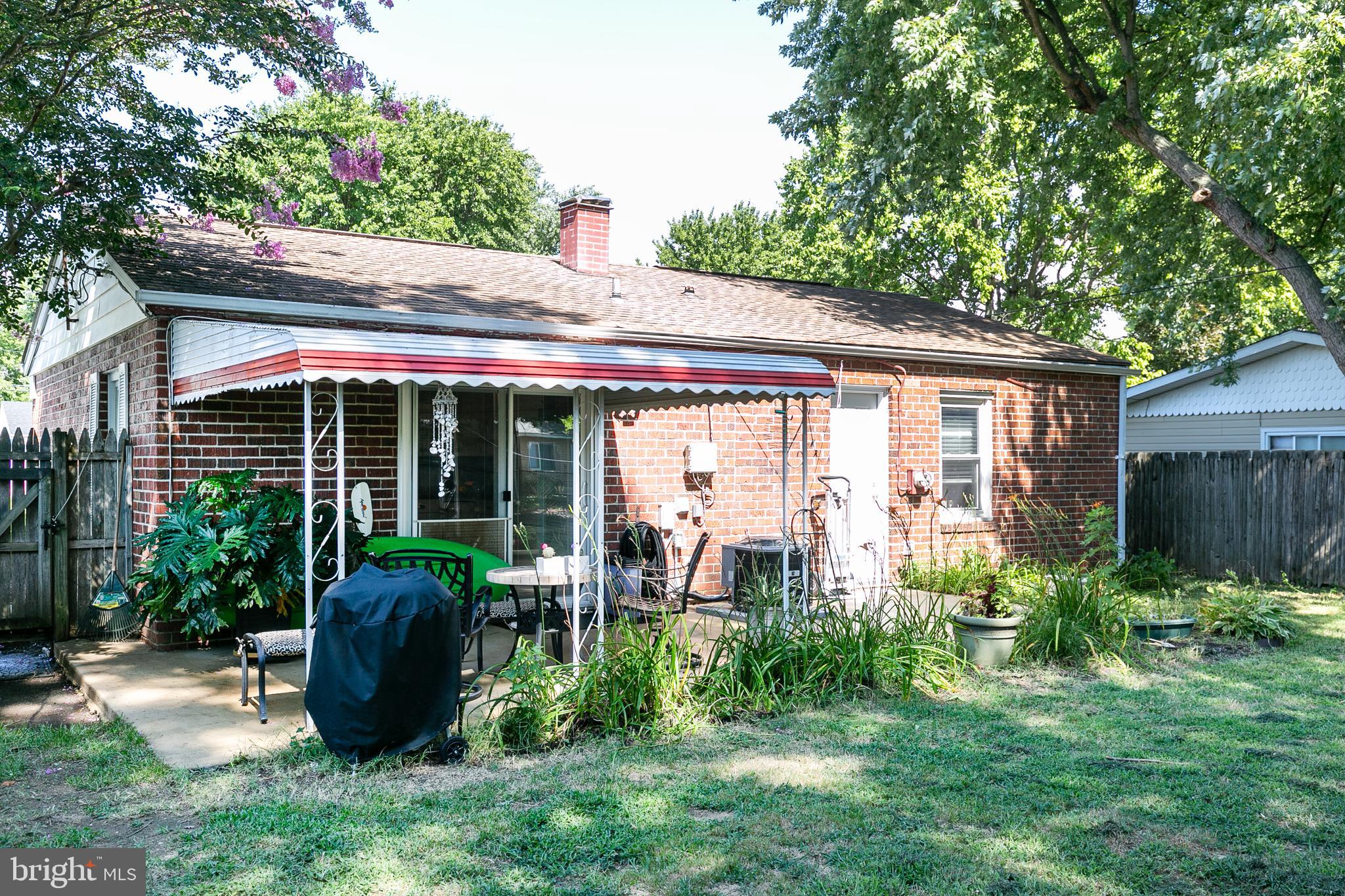 COUNTRY CLUB MANOR - Residential