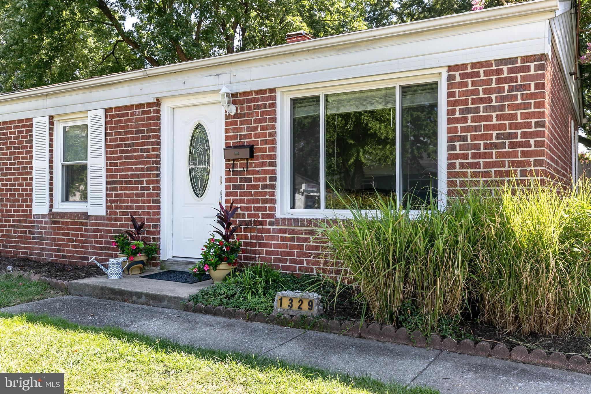 COUNTRY CLUB MANOR - Residential