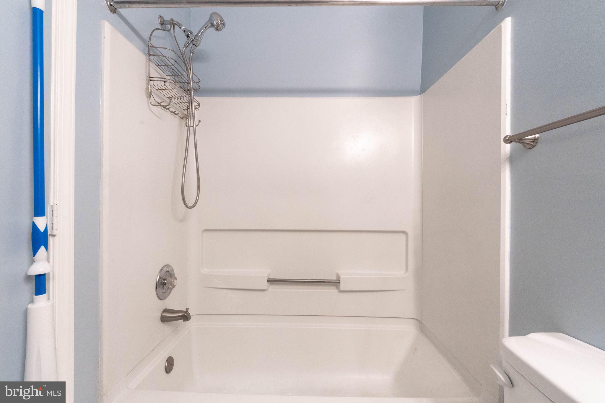 FORESTVILLE PARK - Residential Lease