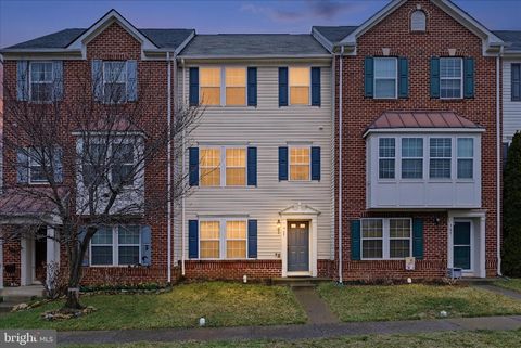 Townhouse For Sale - 563 Lord Fairfax Street<br/> CHARLES TOWN, WV 25414
