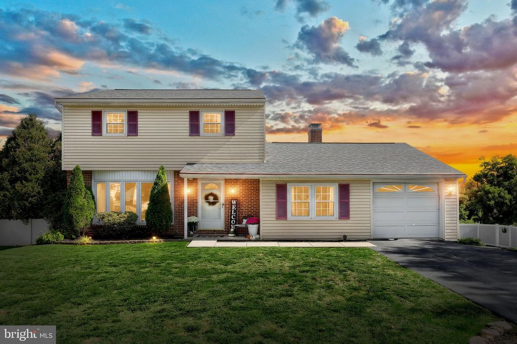 Photo of 2933 Exeter Dr S, YORK, PA 17403 (MLS # PAYK2091324)