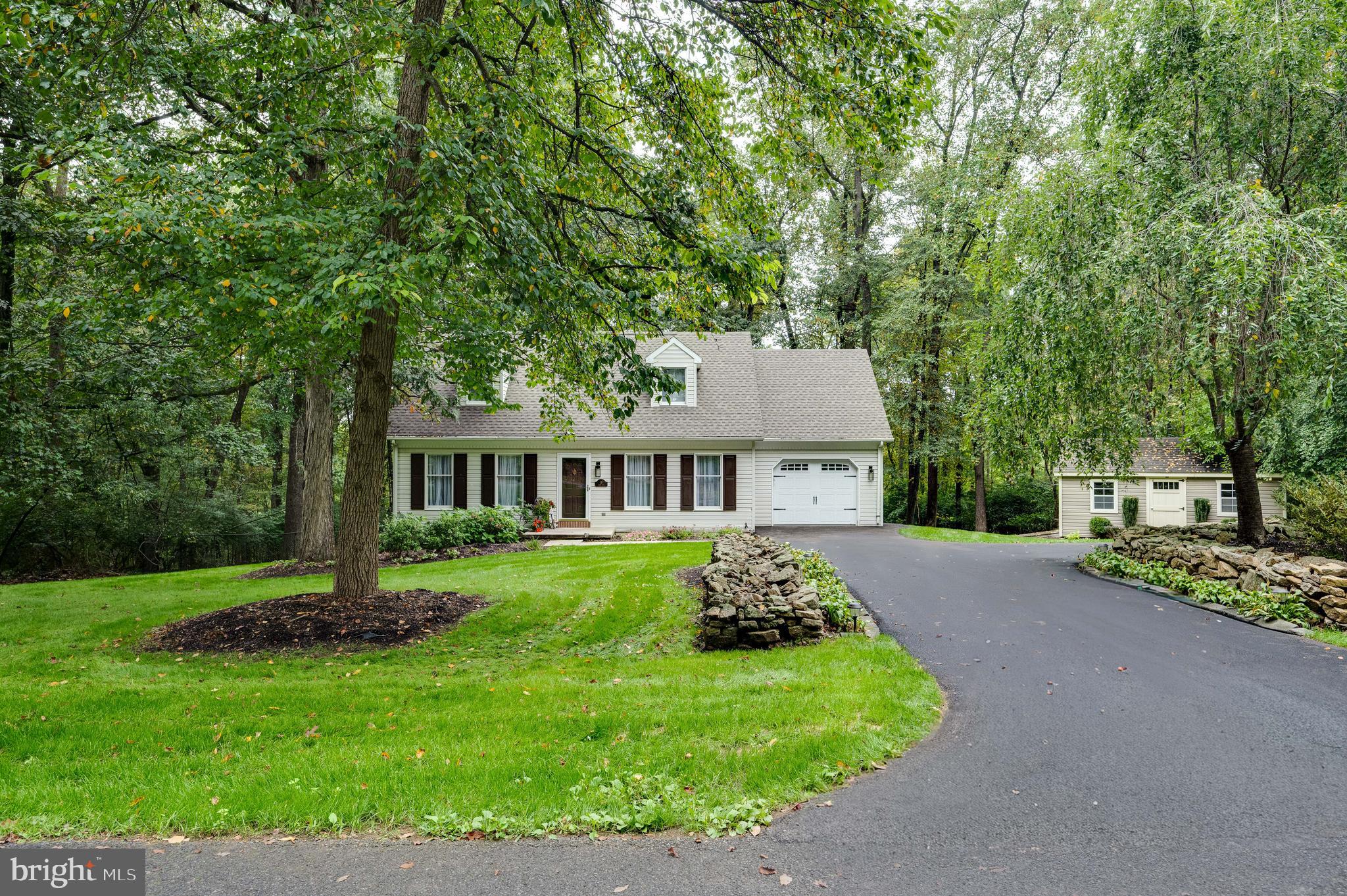 19 WHITE OAK DRIVE