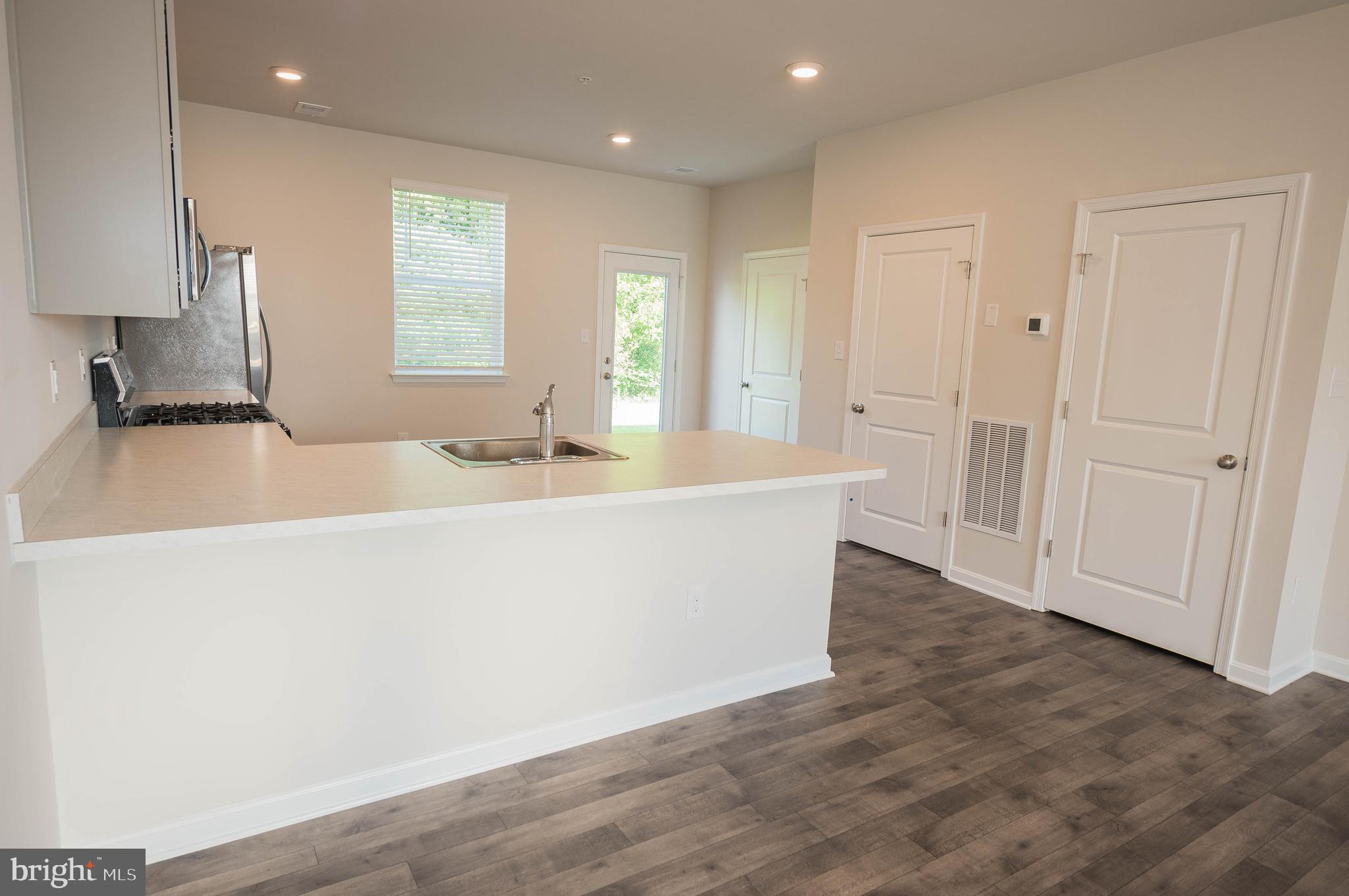 VILLAGES OF AYDELOTTE - Residential Lease