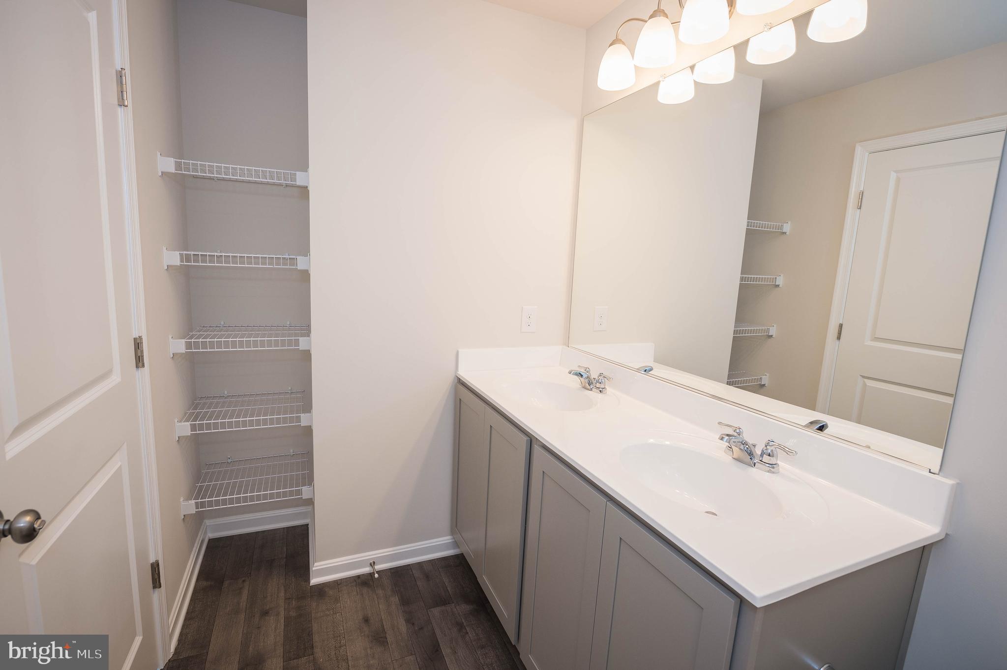 VILLAGES OF AYDELOTTE - Residential Lease