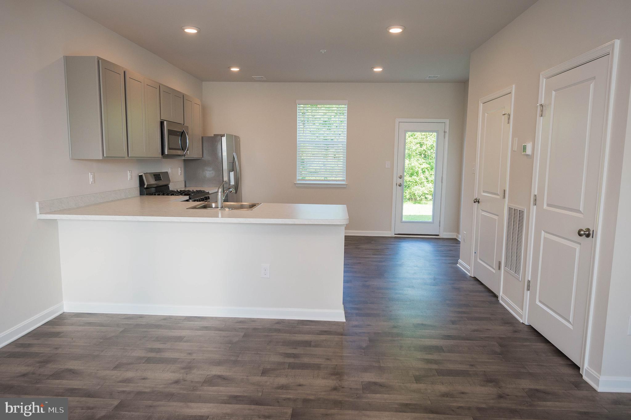 VILLAGES OF AYDELOTTE - Residential Lease