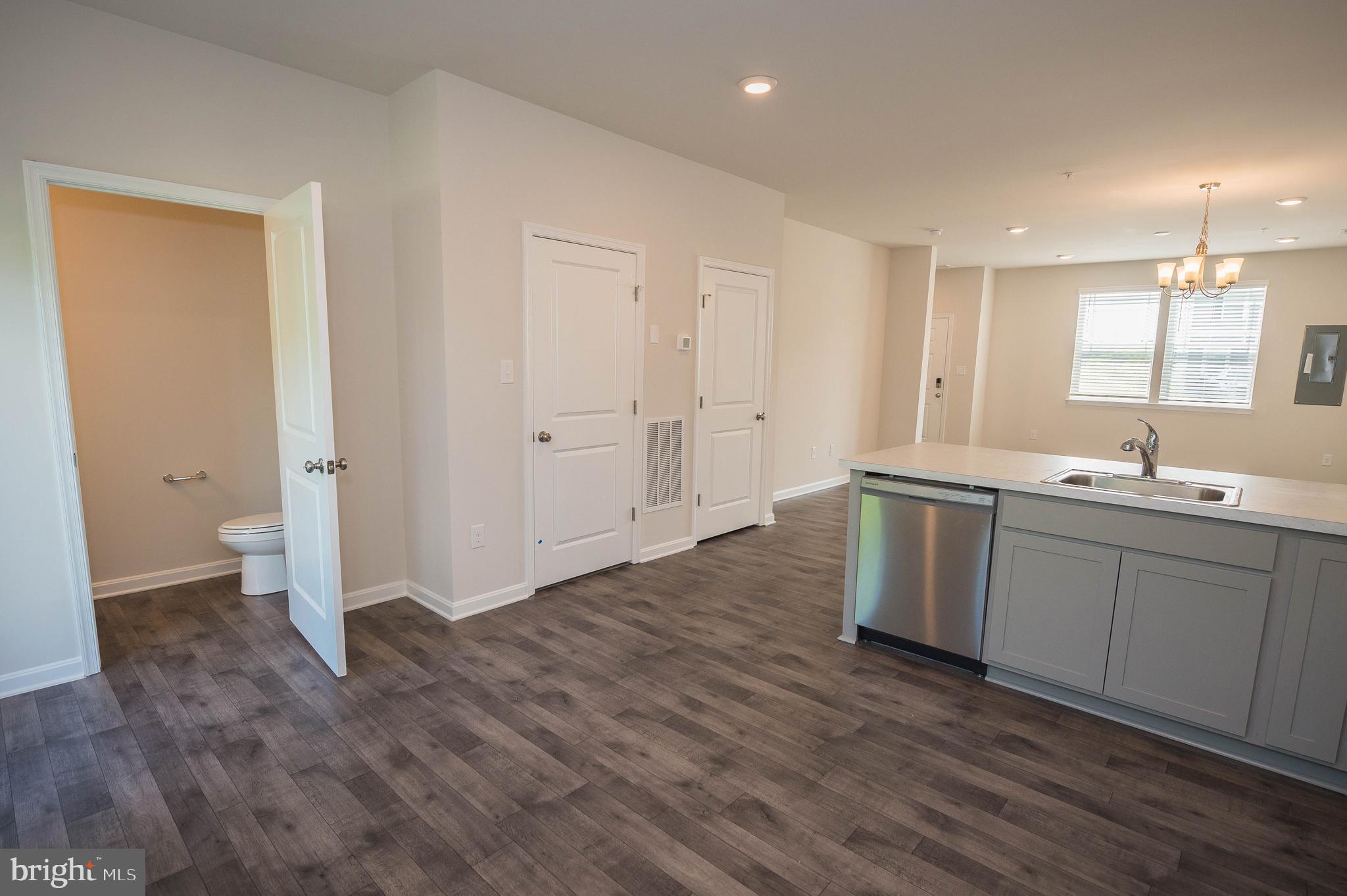 VILLAGES OF AYDELOTTE - Residential Lease