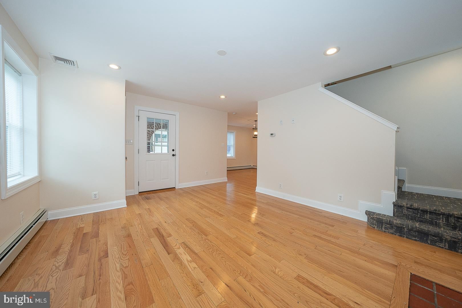 107 W CIRCULAR AVENUE