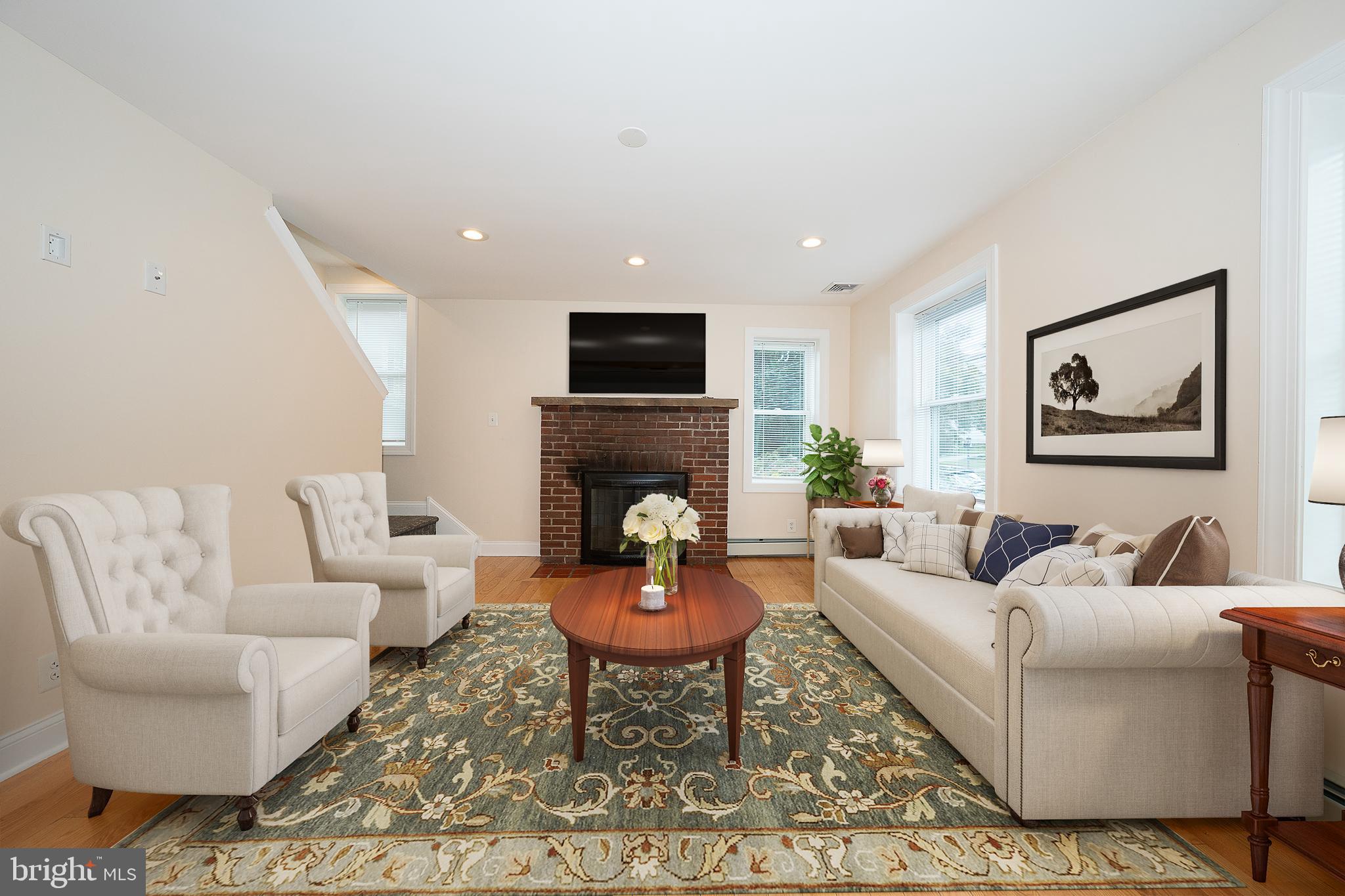 107 W CIRCULAR AVENUE