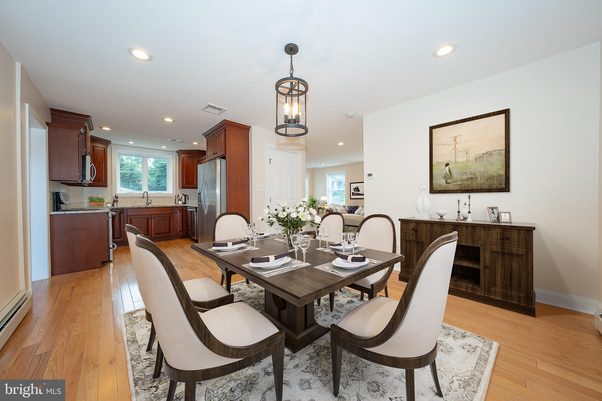 107 W CIRCULAR AVENUE
