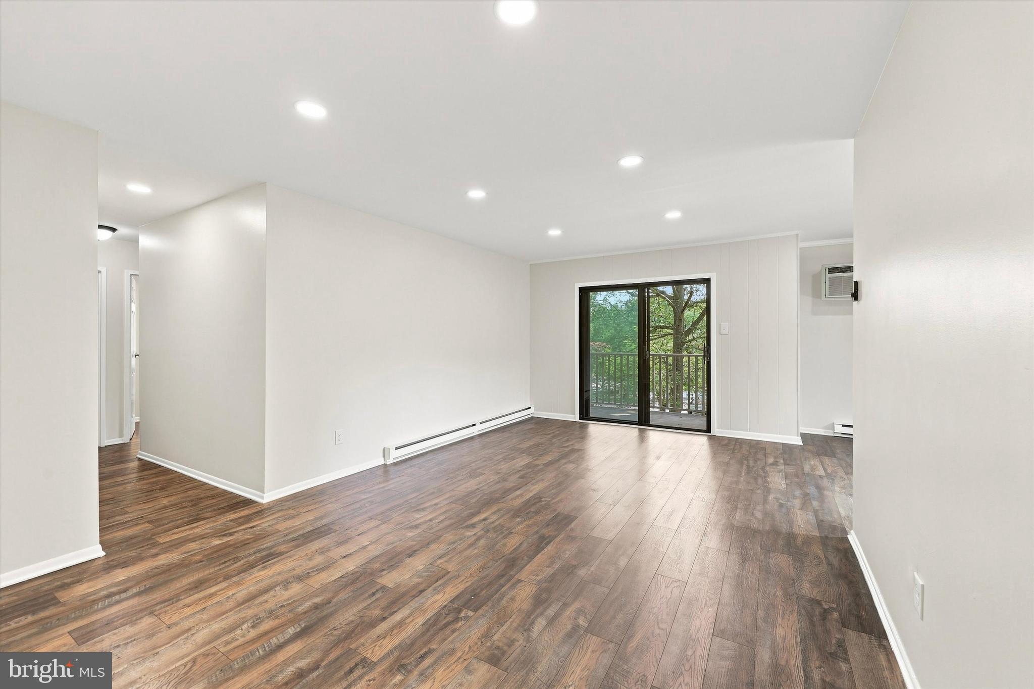 100 CAMPBELL CIRCLE D-33