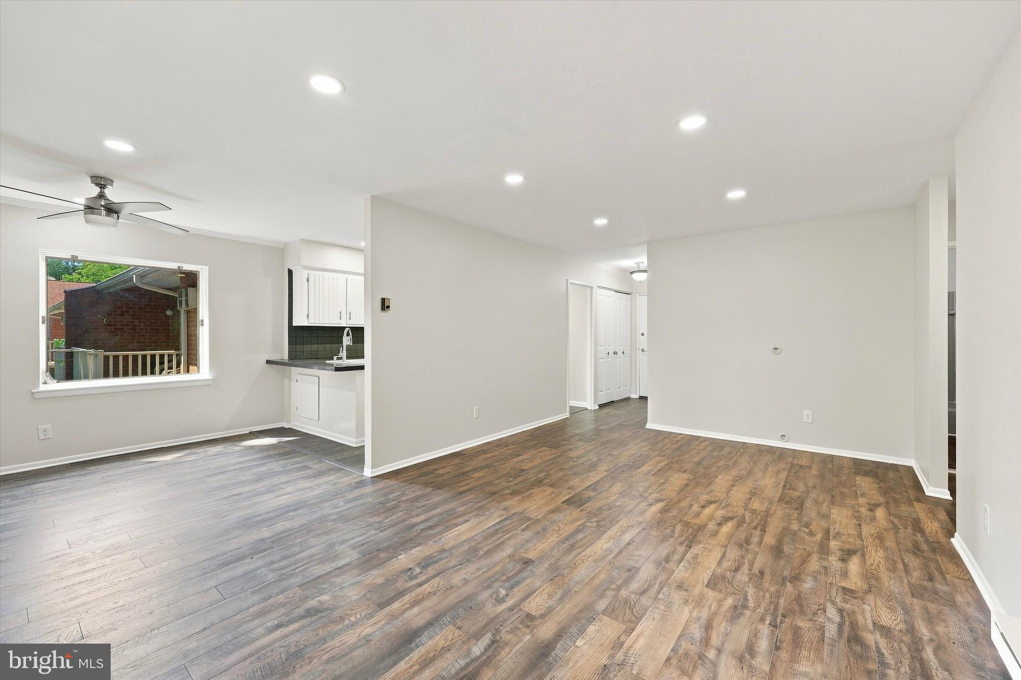 100 CAMPBELL CIRCLE D-33
