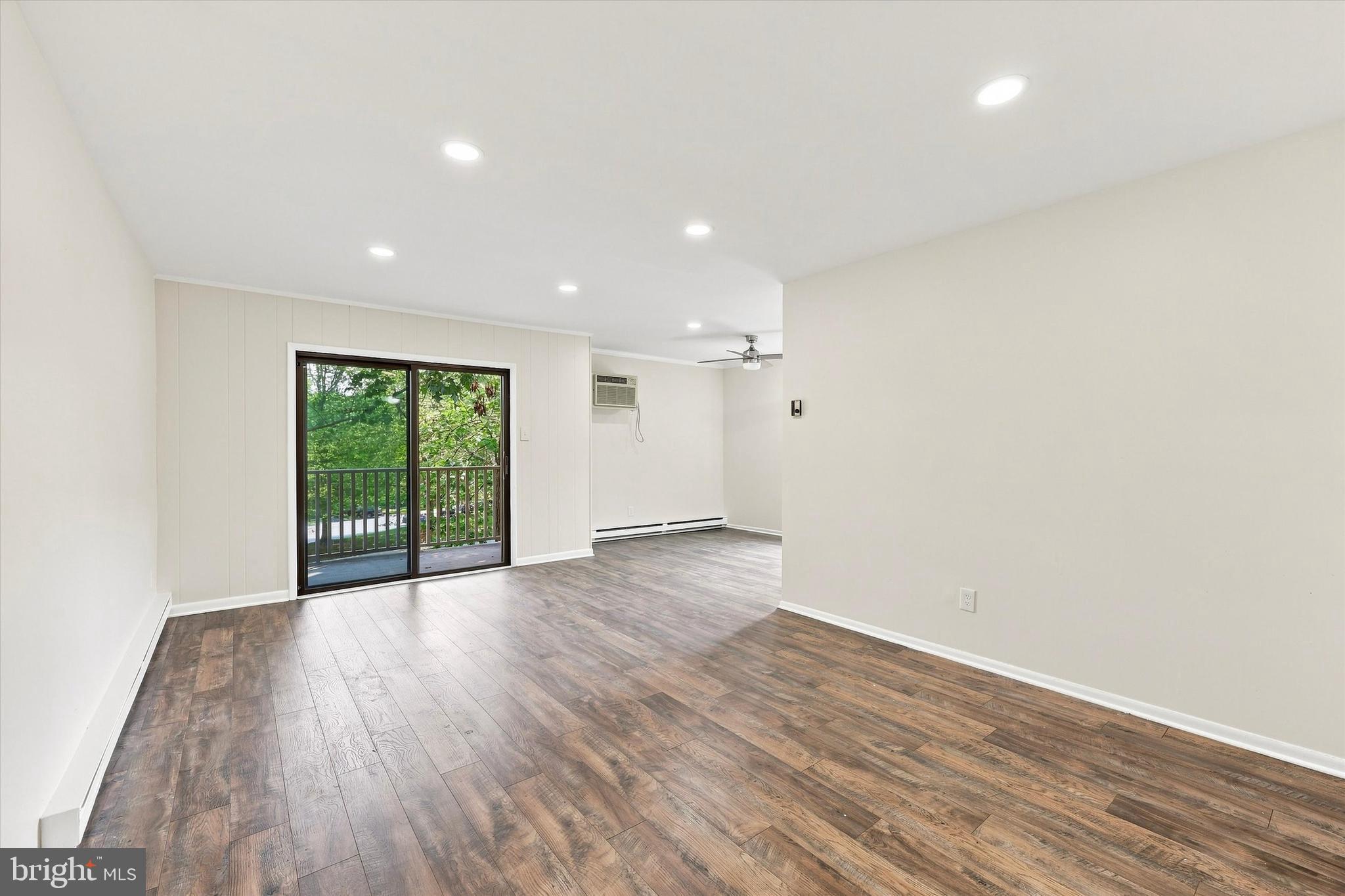100 CAMPBELL CIRCLE D-33