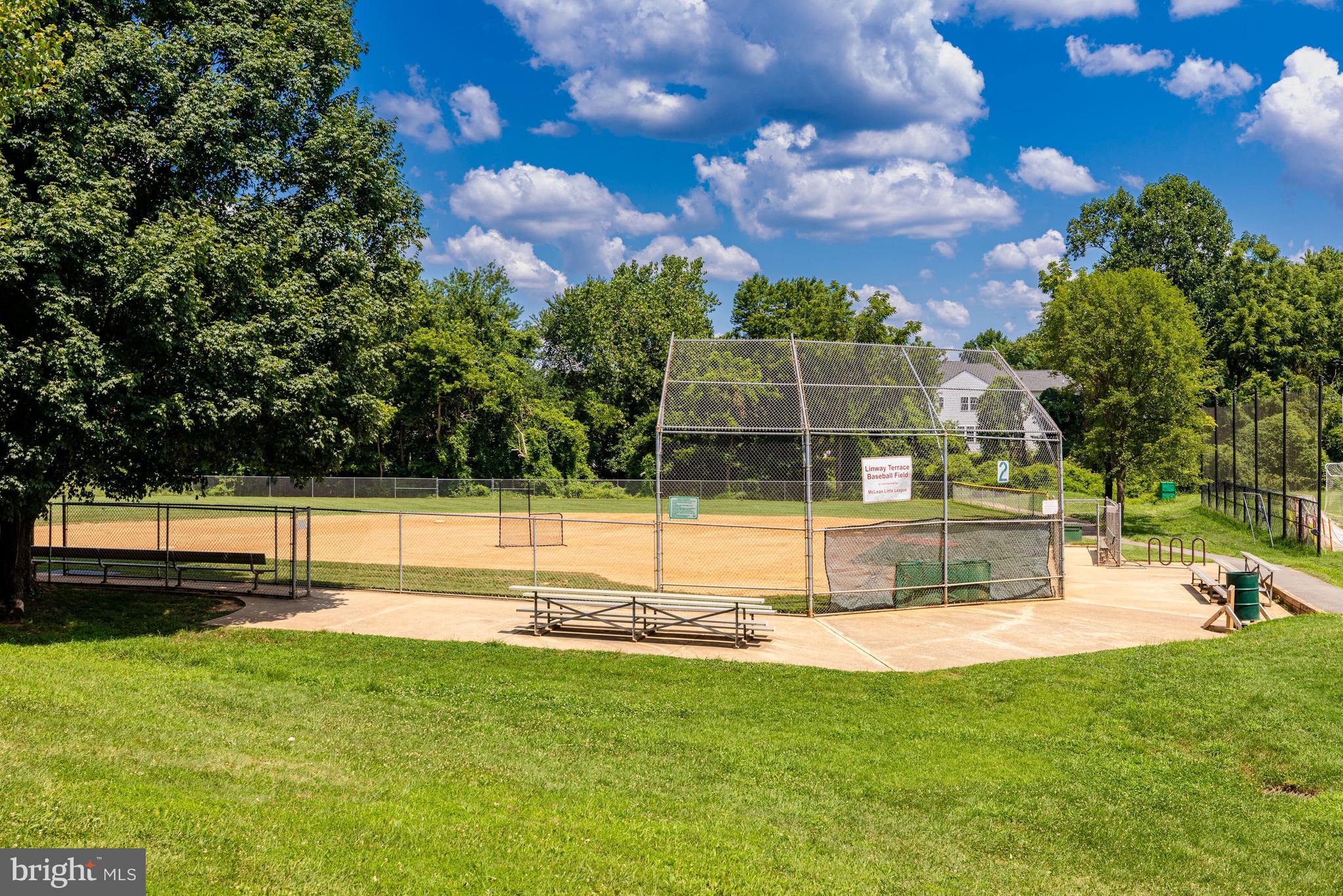 LINWAY PARK OF MCLEAN - Residential