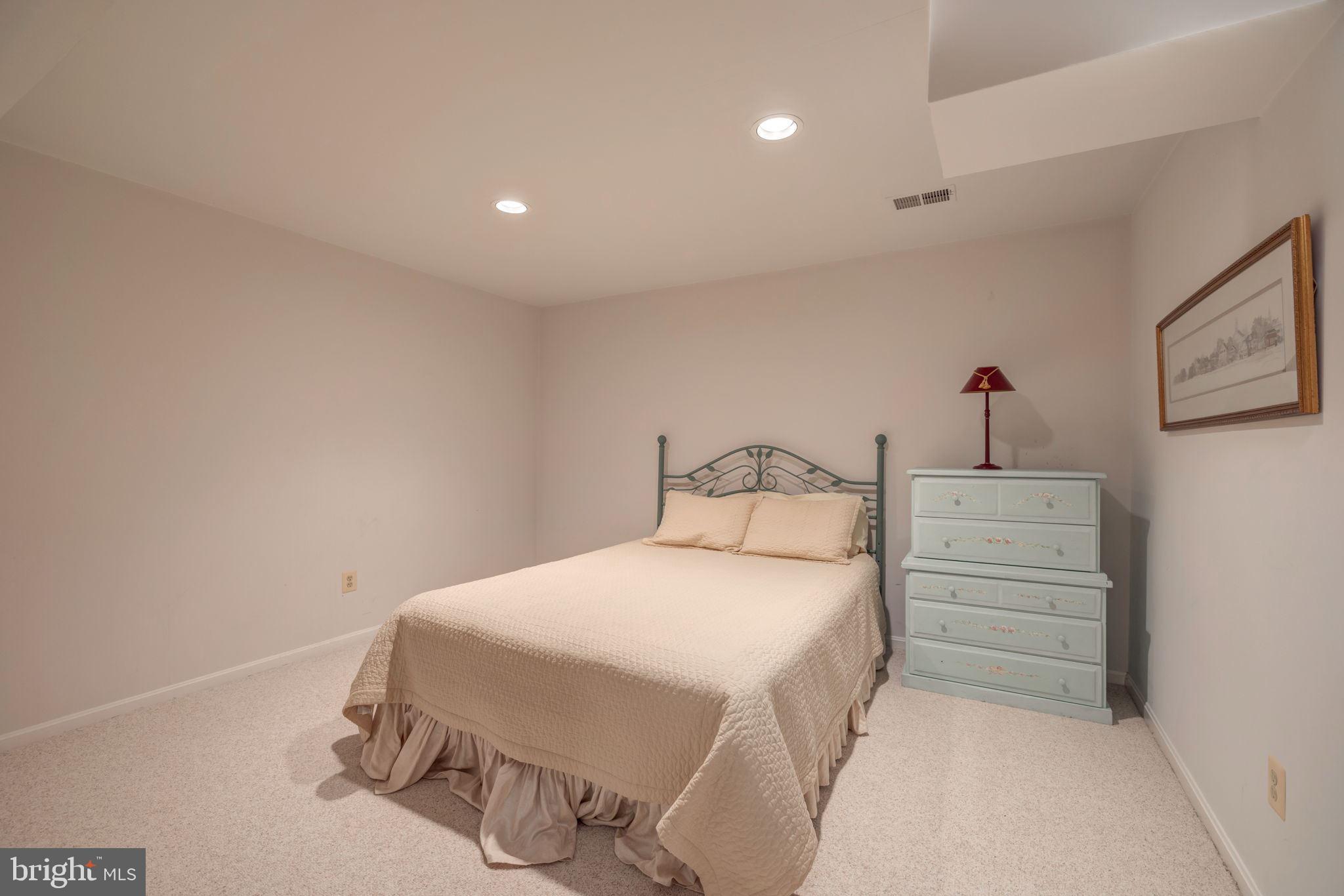 LINWAY PARK OF MCLEAN - Residential