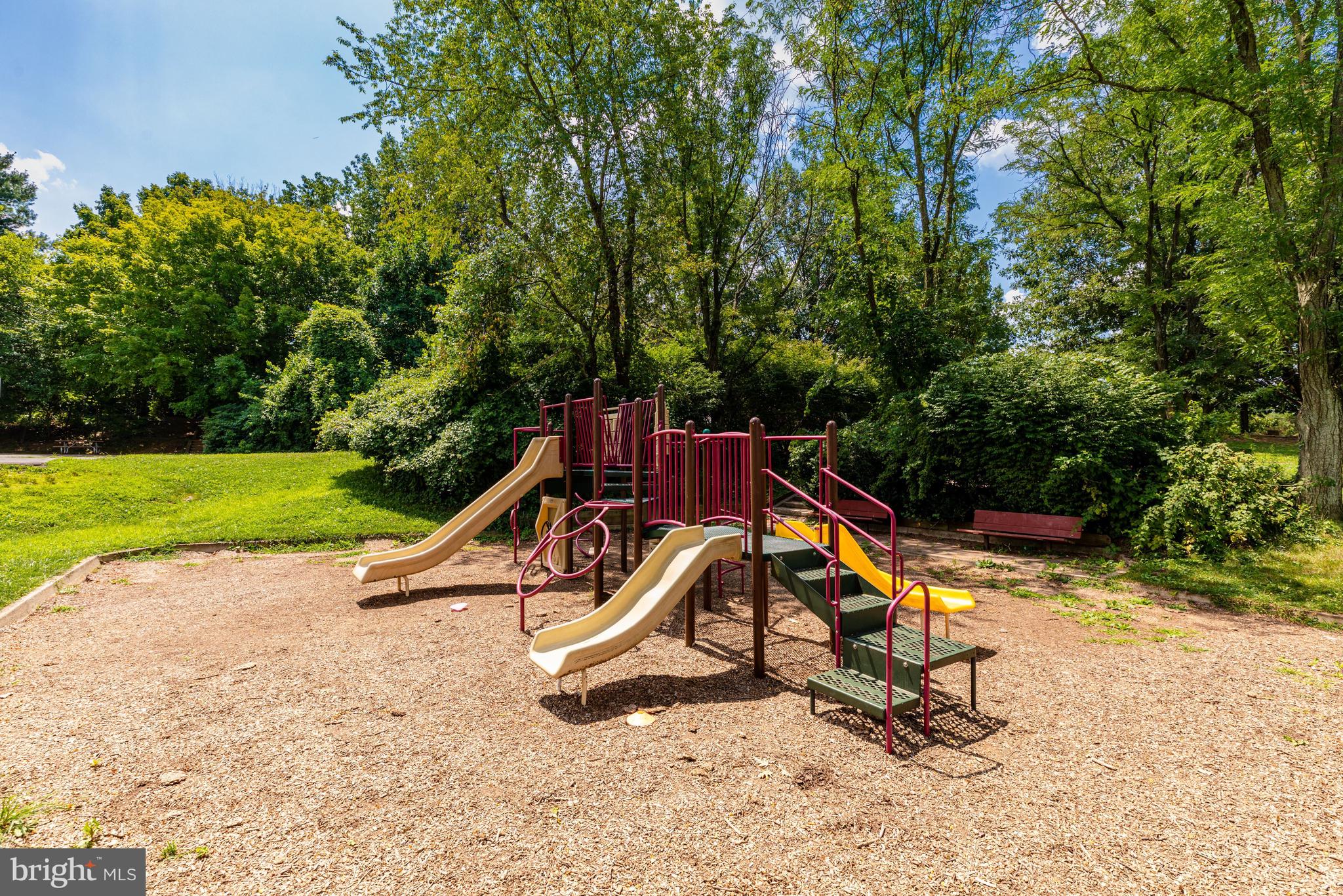 LINWAY PARK OF MCLEAN - Residential