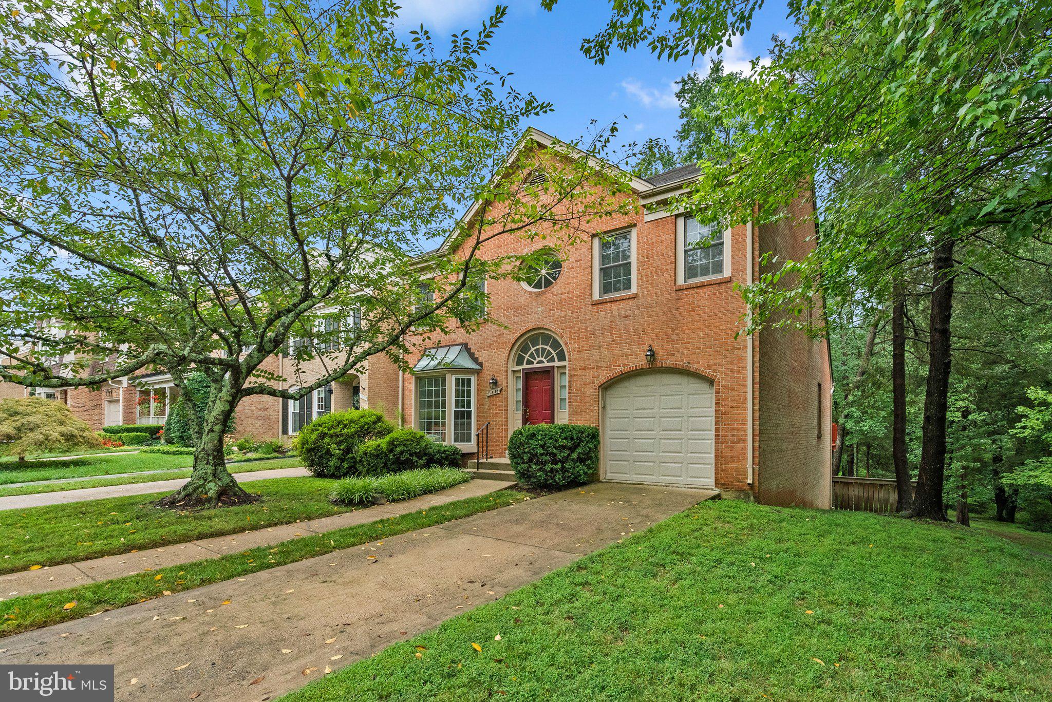 Unique & Rare Opportunity! Presenting the largest end-unit townhouse model in the community, perfectly nestled adjacent to serene parkland and walking trails. This meticulously well-maintained home offers an exceptional blend of luxury and comfort.
* Gourmet Granite Kitchen: Upgraded cherry cabinets and a spacious breakfast room open to a private deck.
* Elegant Living Spaces: Soaring ceilings in the family room, a sophisticated living room with bay window, and a separate formal dining room.
*Second Floor Highlights: An open loft overlooking the family room and generously sized bedrooms.
* Fully Finished Walkout Basement: Features a set bar, expansive recreation area, a private bedroom with 3 full-sized window, and a full bathroom.
Don't miss out on this unparalleled offering. This one won't last long!