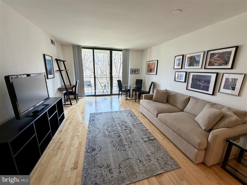 3883 CONNECTICUT AVENUE NW 212