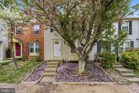 Photo of 4905 Sugar Maple Lane, DUMFRIES, VA 22025 (MLS # VAPW2117126)