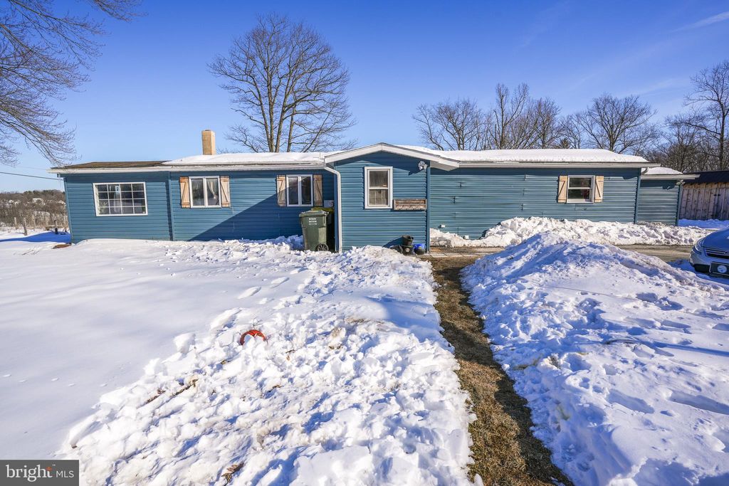 Photo of 8600 Delong Drive, SLATINGTON, PA 18080 (MLS # PALH2014530)