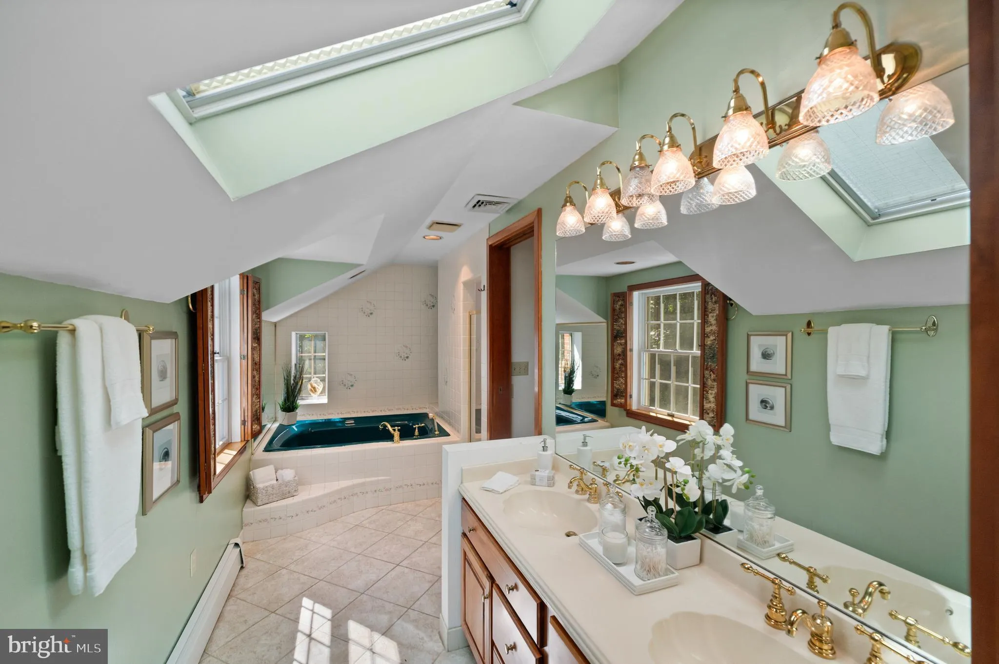 Berwyn, Pennsylvania 19312, United States, 4 Bedrooms Bedrooms, ,4 BathroomsBathrooms,Residential,Active,200713