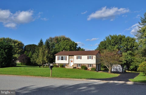 Photo of 625 N Annette Drive, YORK, PA 17403 (MLS # PAYK2112884)
