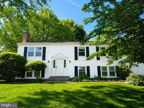Photo of 12747 Kinship Drive, HERNDON, VA 20171 (MLS # VAFX2289310)