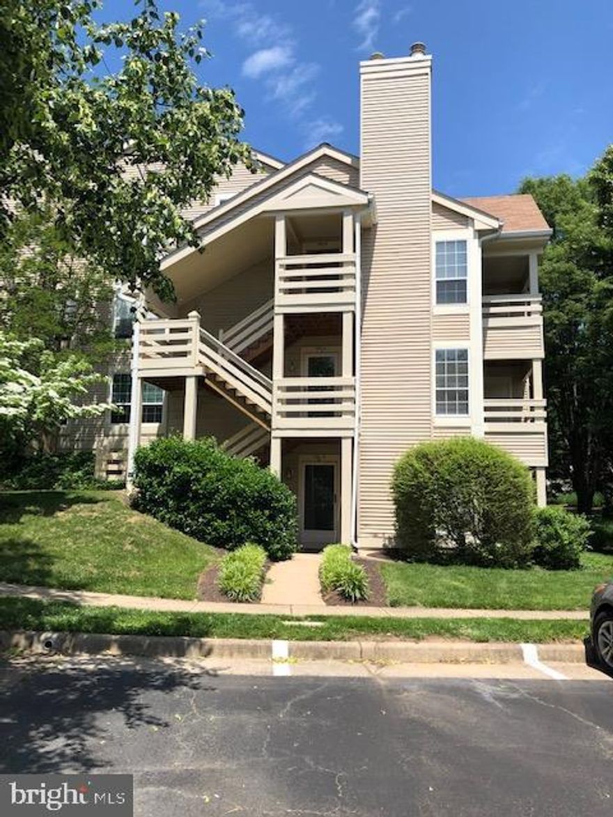 Beautiful two bedroom condo. Open kitchen with bay window. Separate dinning room. Living room with fireplace and balcony overlooking gardens and fountains. Storage room off of balcony. Brand new kitchen and updated bathrooms! Washer/dryer in unit. Close to Pentagon. A must see!