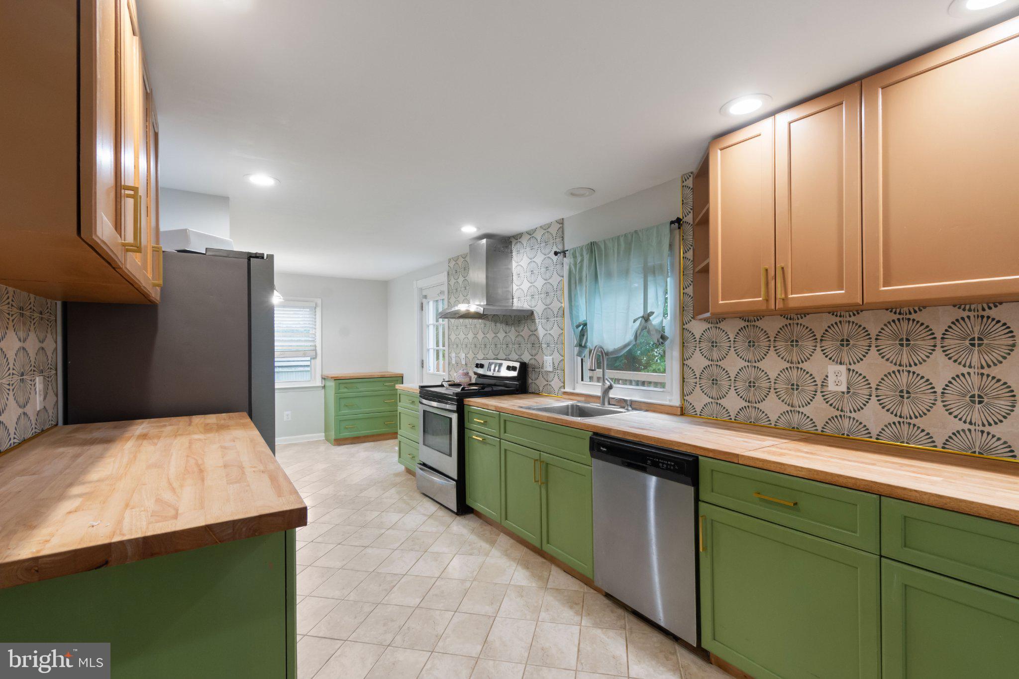 706 W OLD LIBERTY ROAD