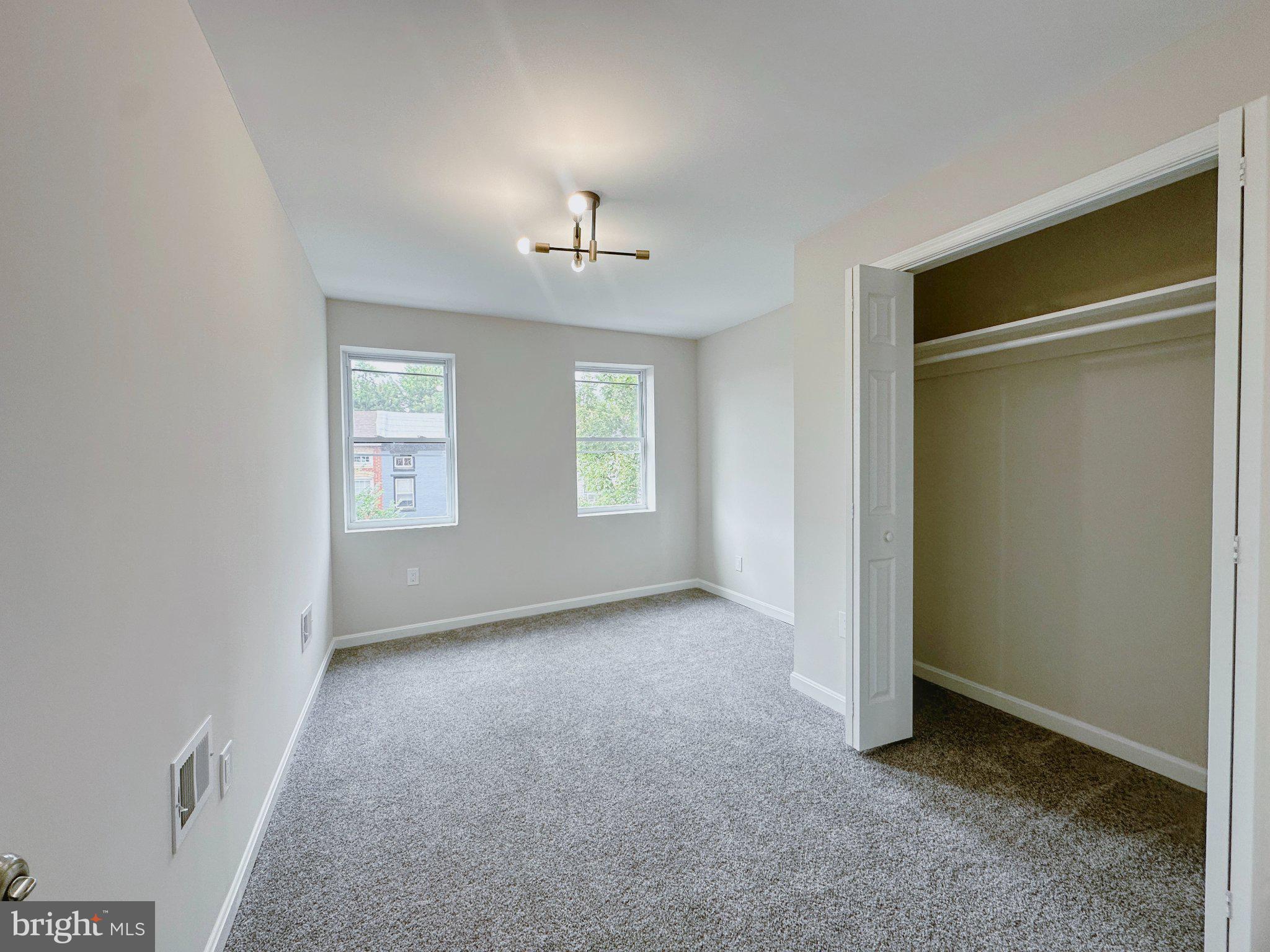 HOLLINS MARKET - Residential