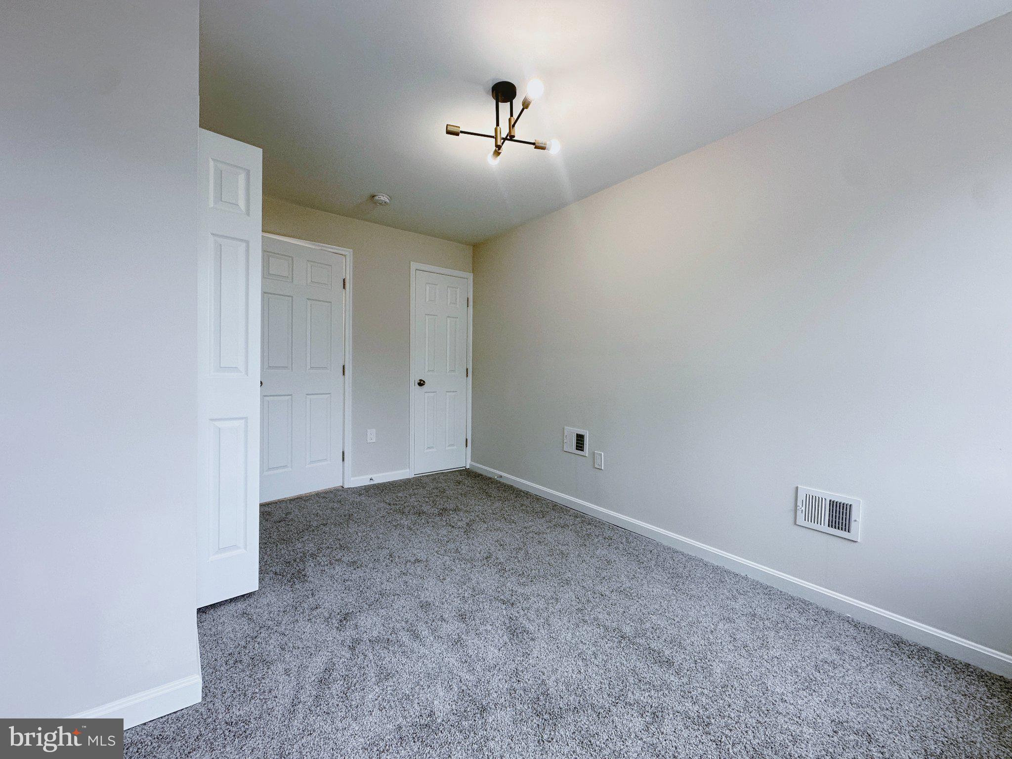 HOLLINS MARKET - Residential