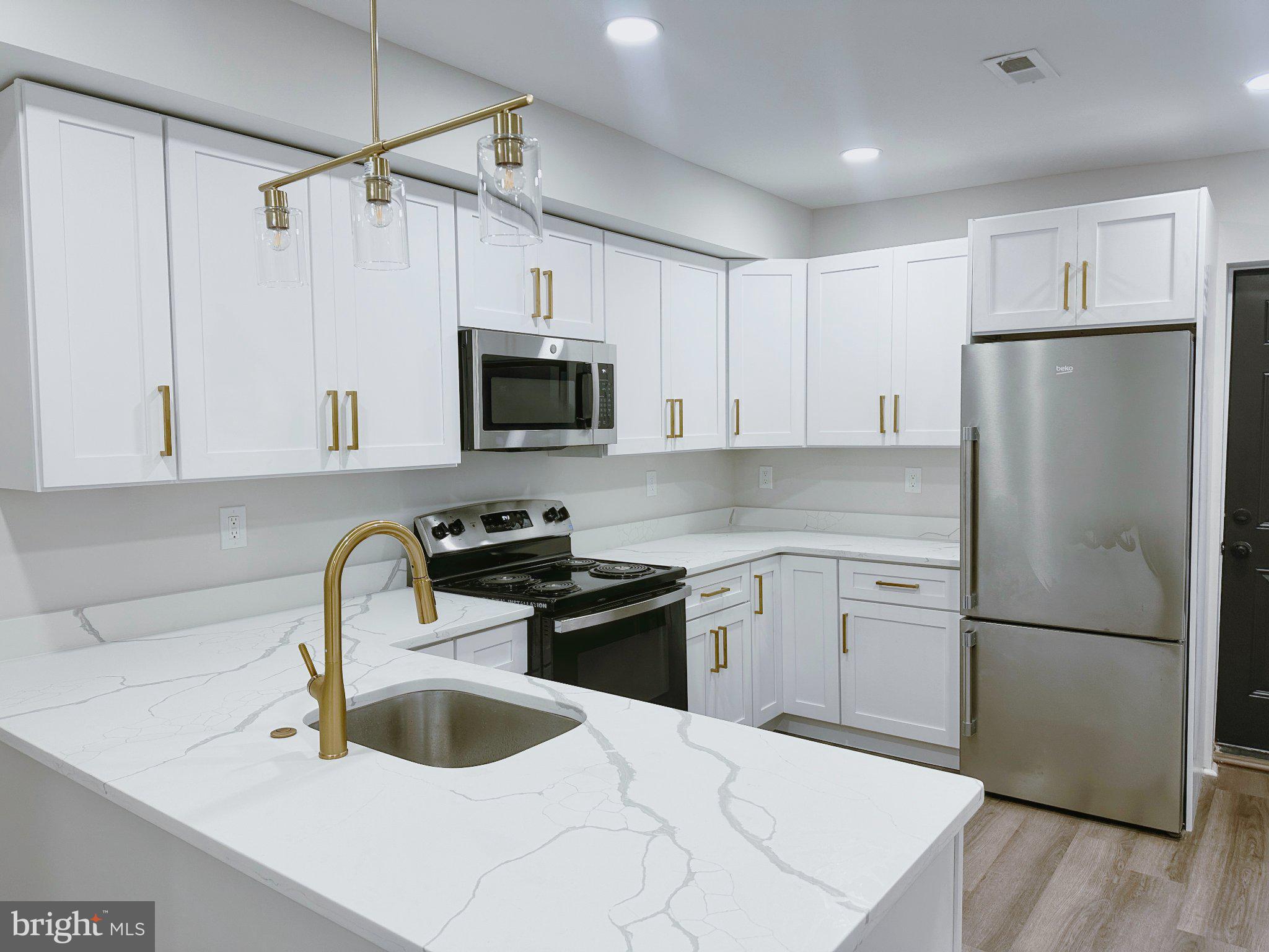 HOLLINS MARKET - Residential