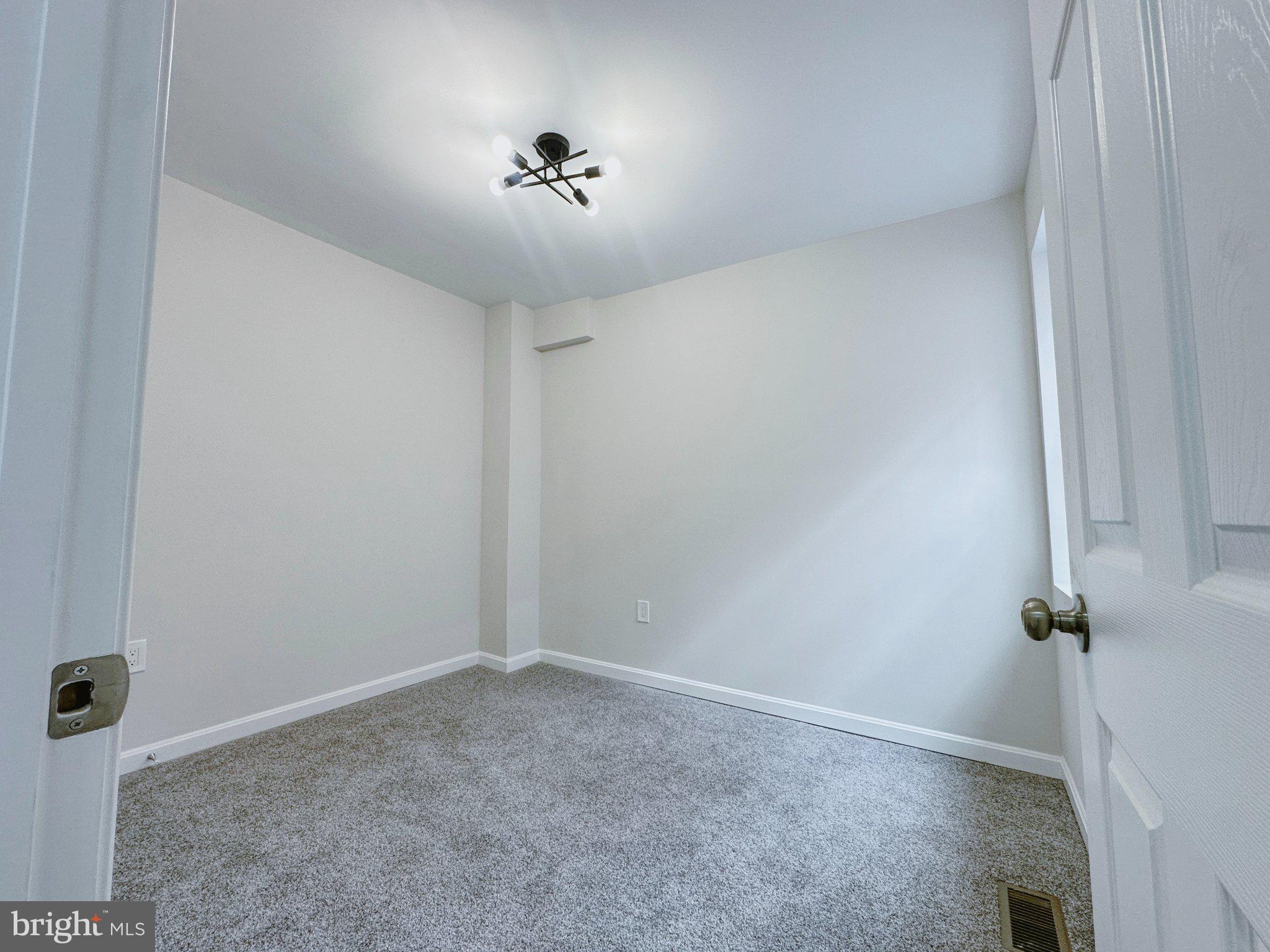 HOLLINS MARKET - Residential